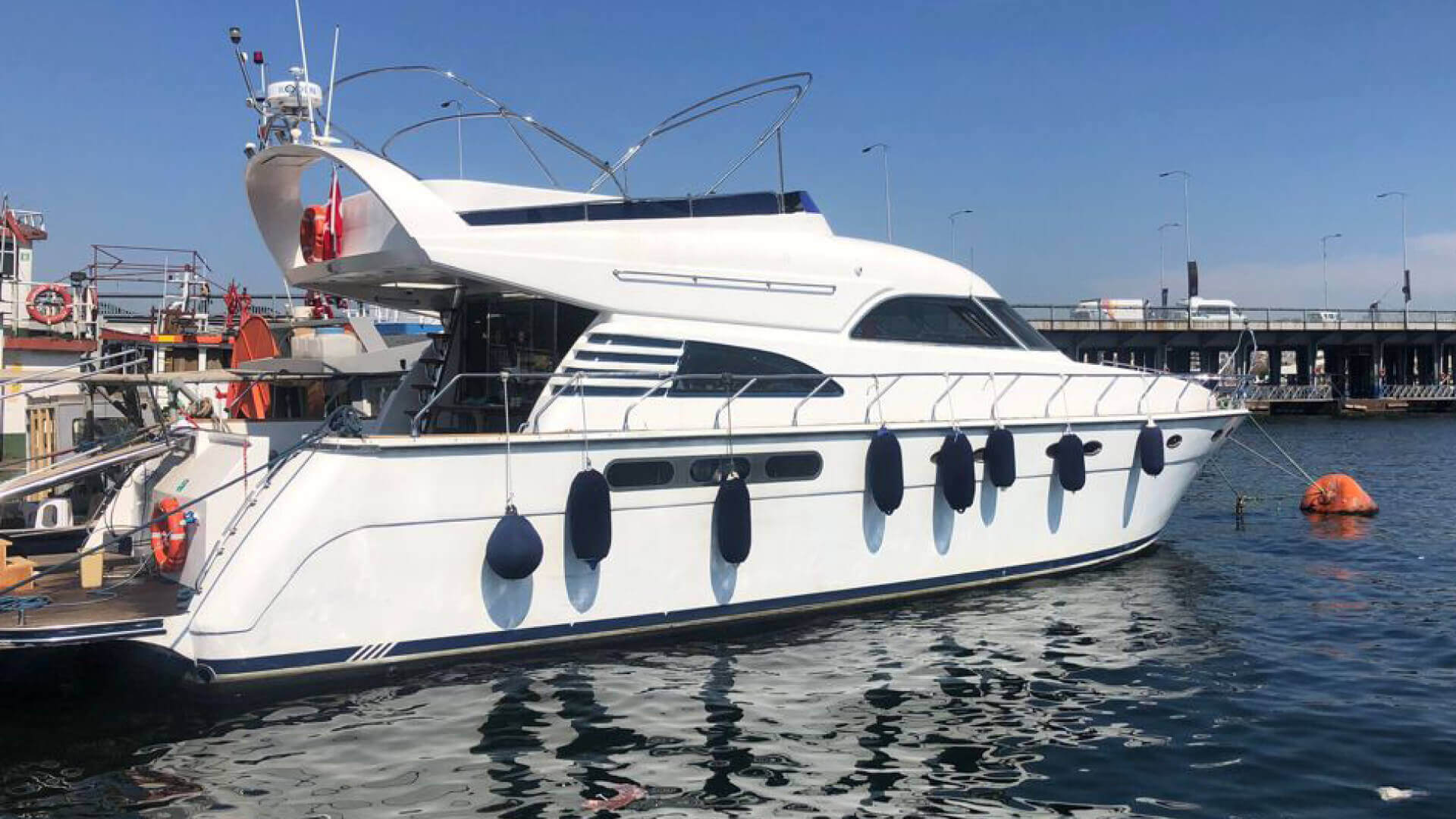 İstanbul Boğaz Turu Tekne Kiralama 19 Metre 12 Kişi 