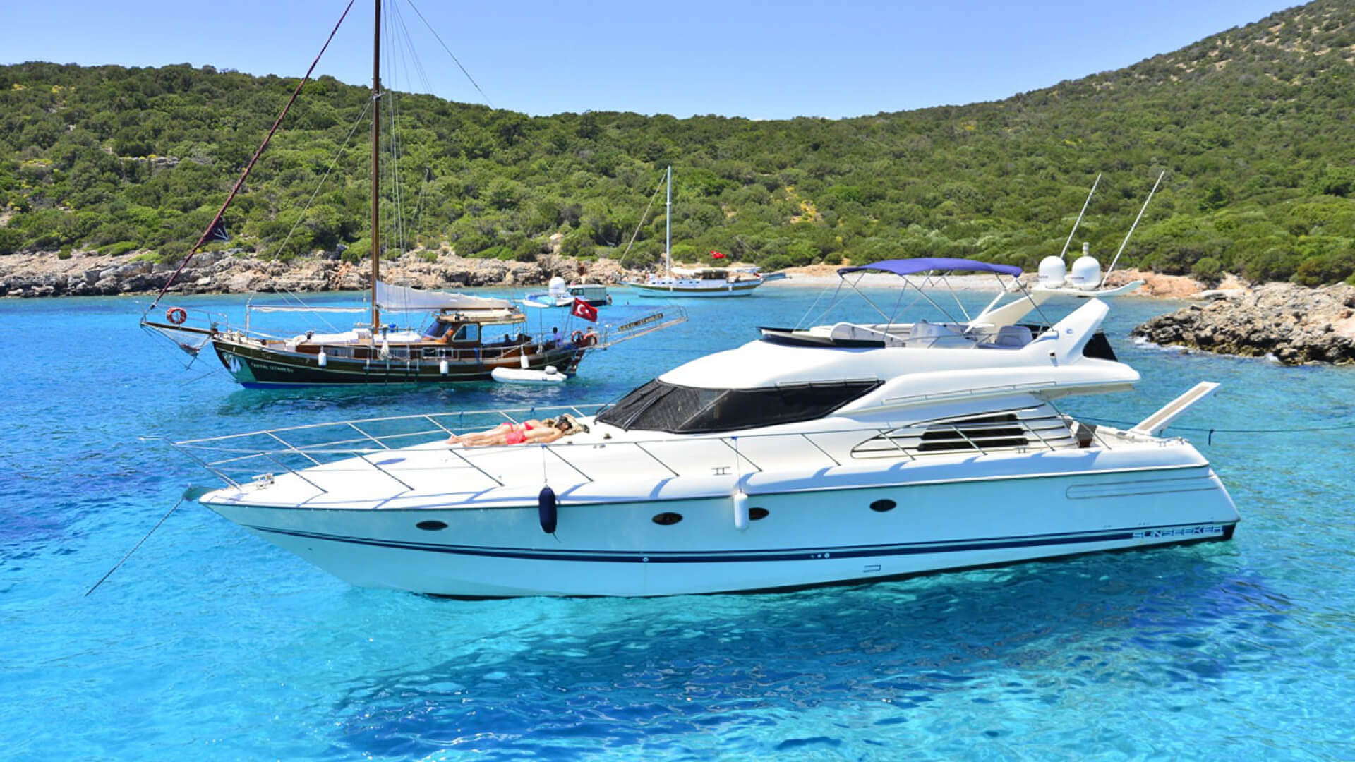 Bodrum Delux Motoryat Sunseeker Manhattan 62 F - 3 Kabin 17 Metre