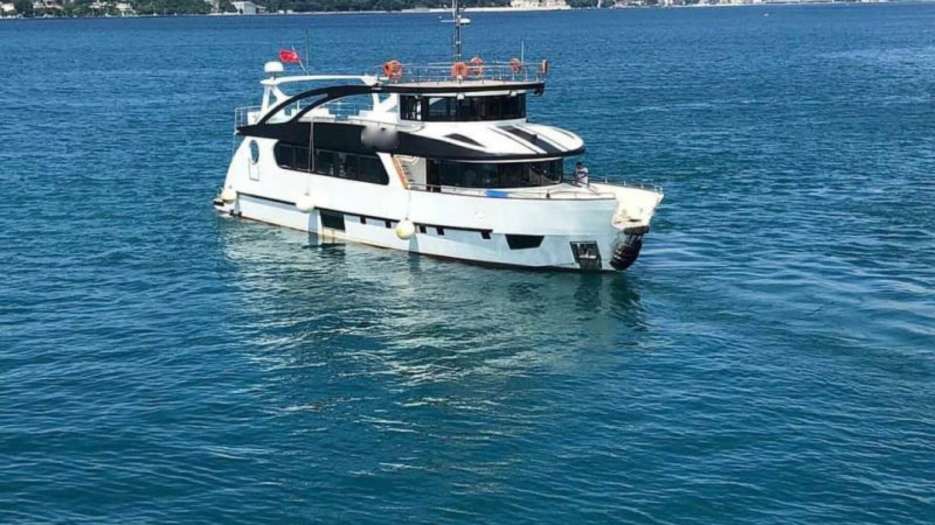Saatlik Davet Teknesi Kiralama 42 Kişilik 26 Metre