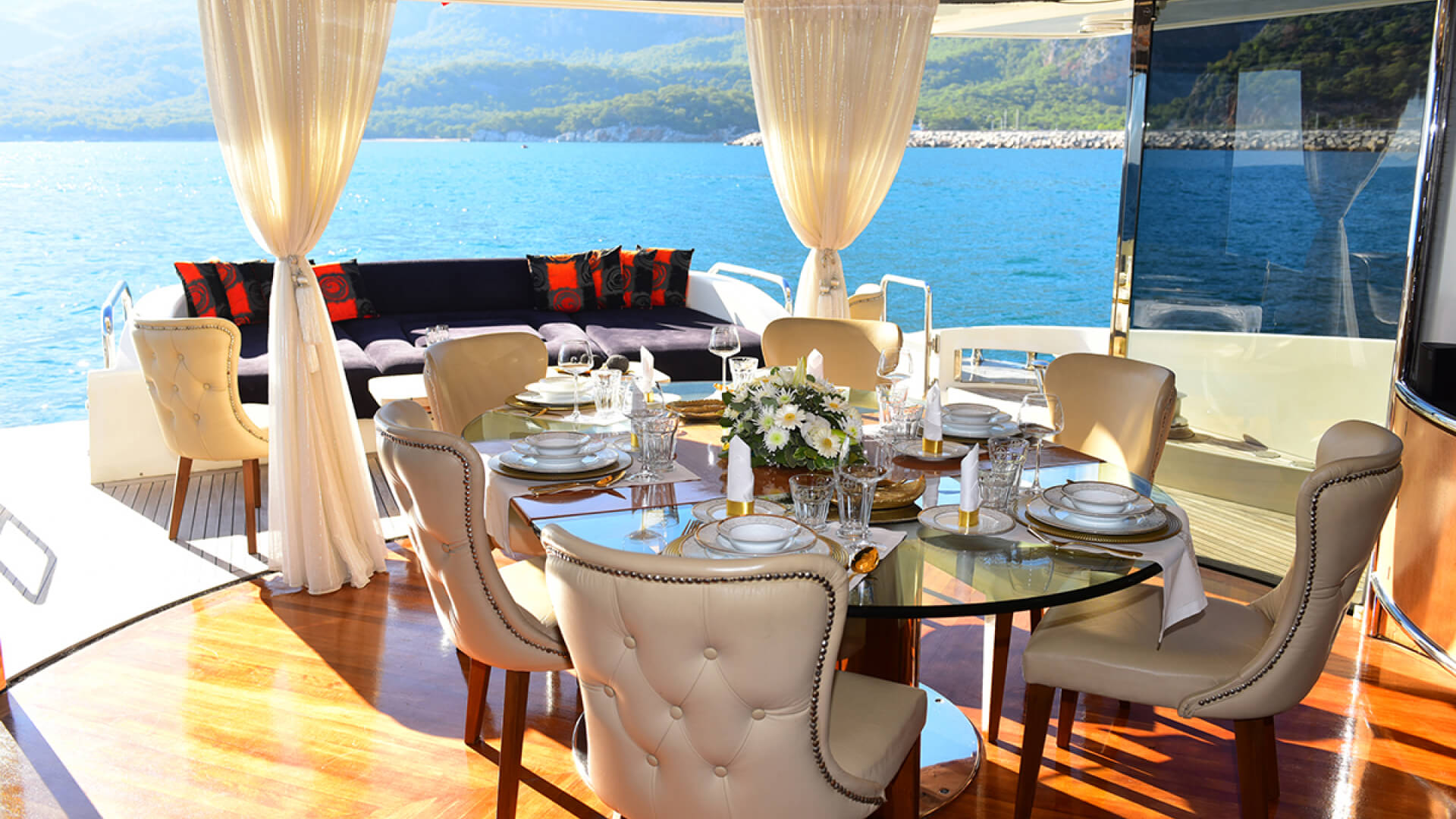 Antalya Tekne Tatili Delux Motoryat Azimut 30 Metre 4 Kabin