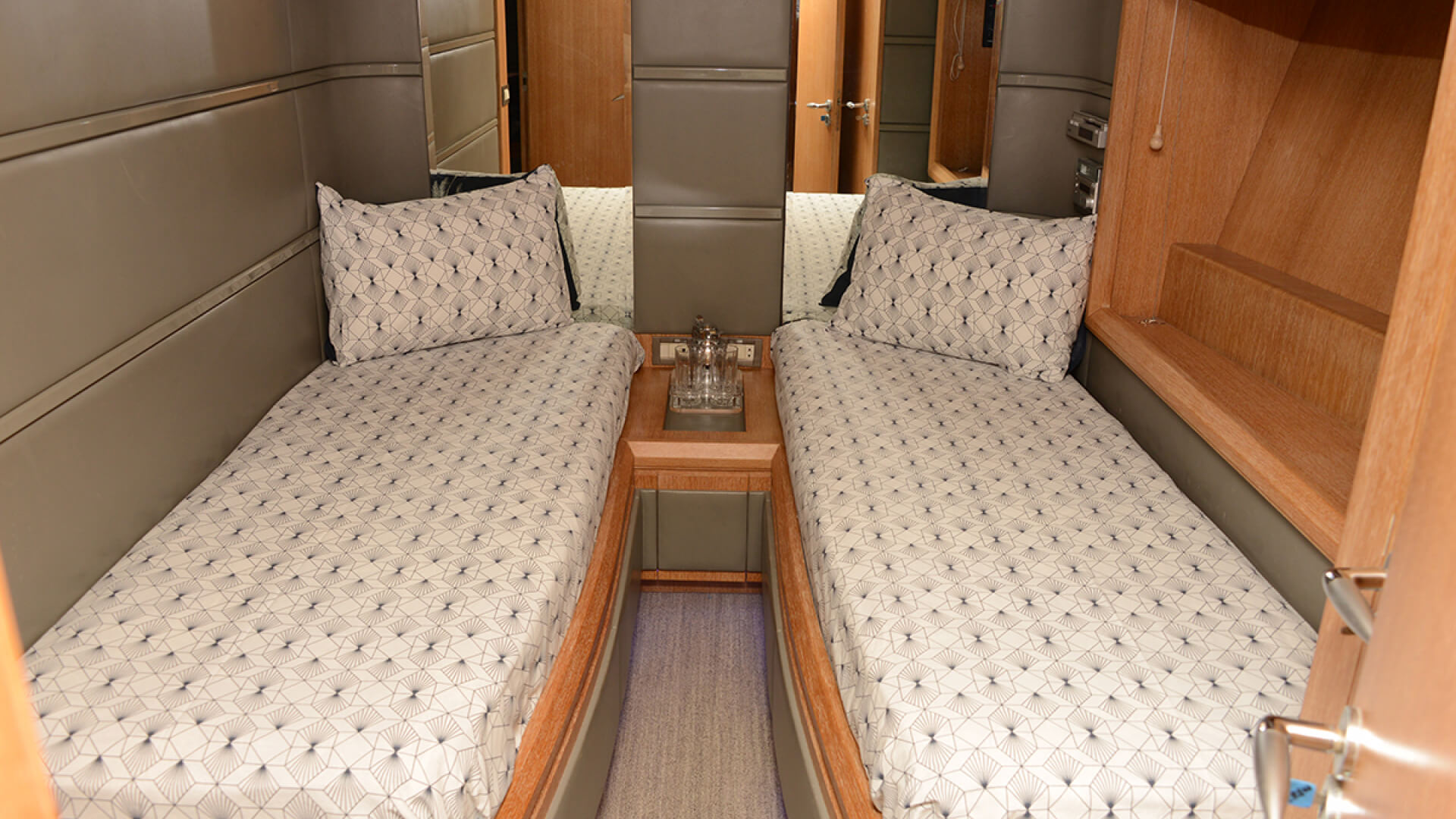 Antalya Tekne Tatili Delux Motoryat Azimut 30 Metre 4 Kabin