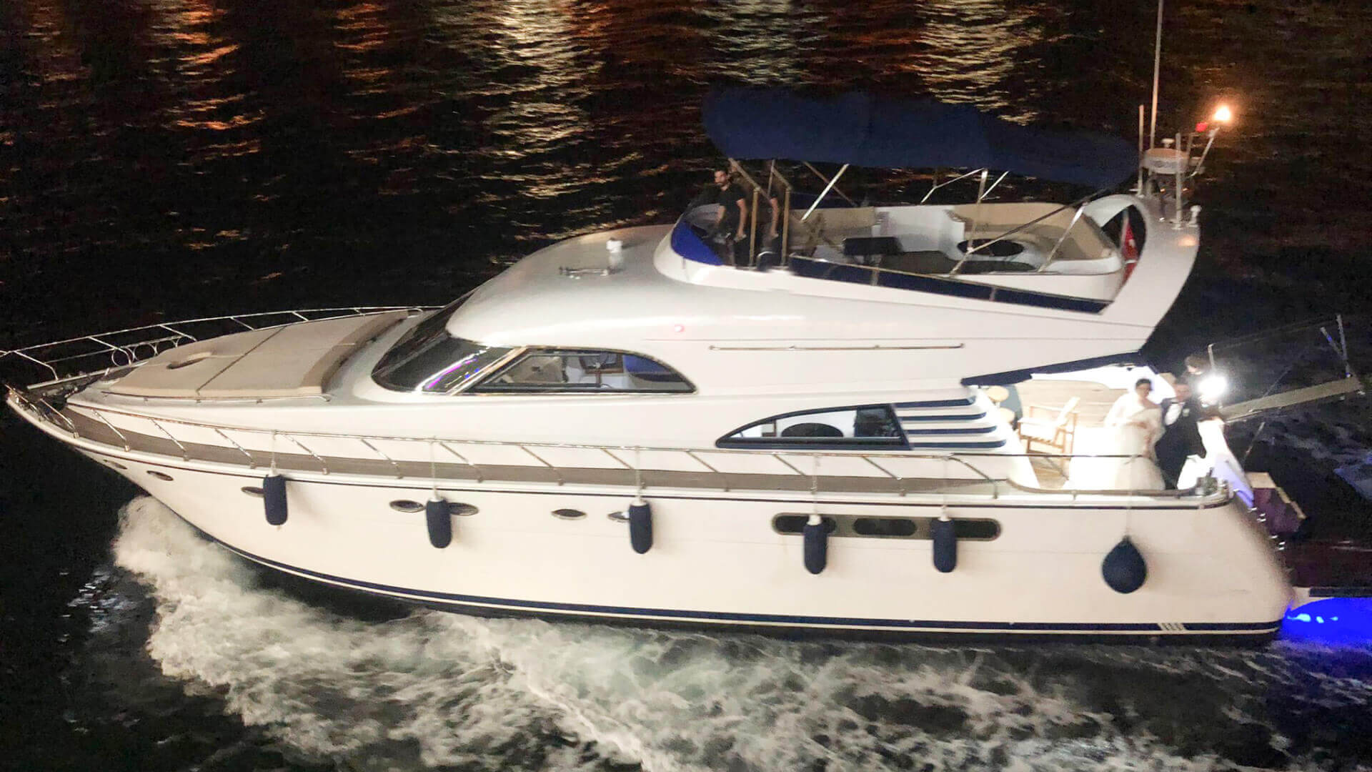 İstanbul Boğaz Turu Tekne Kiralama 19 Metre 12 Kişi 