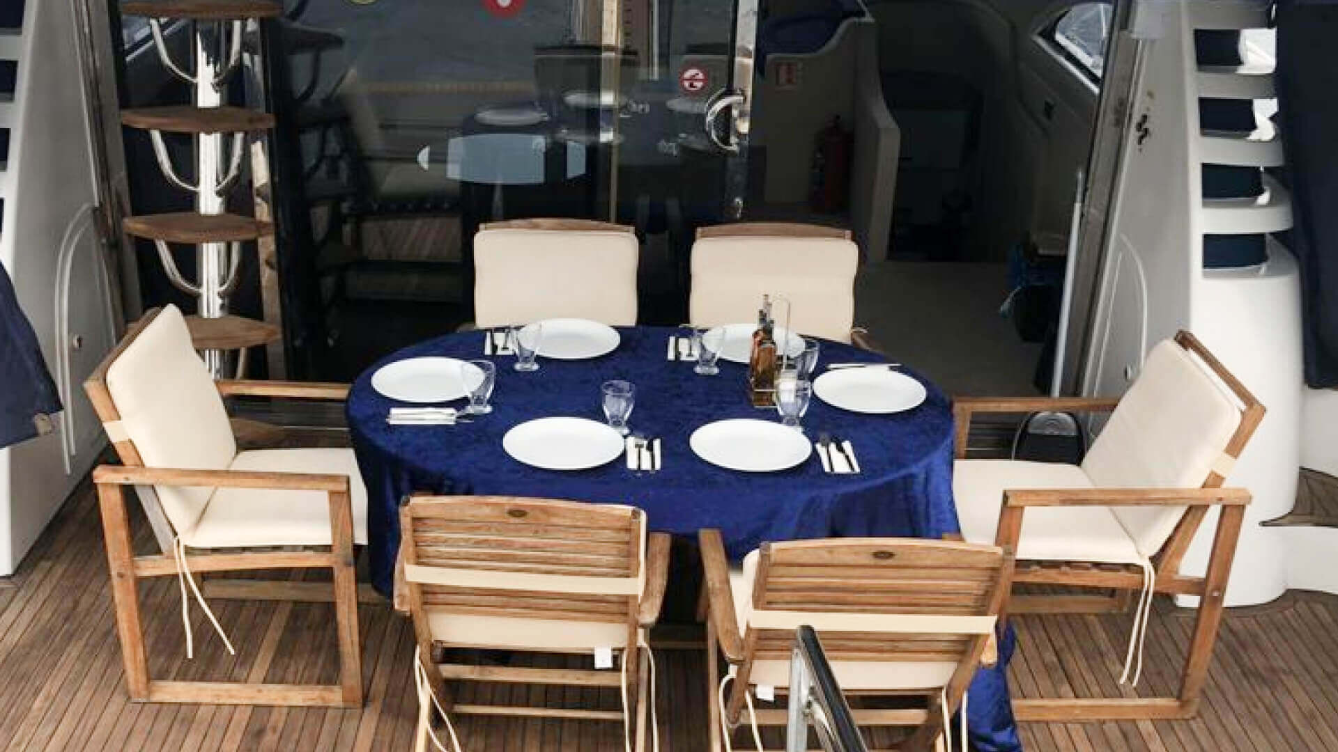 İstanbul Boğaz Turu Tekne Kiralama 19 Metre 12 Kişi 