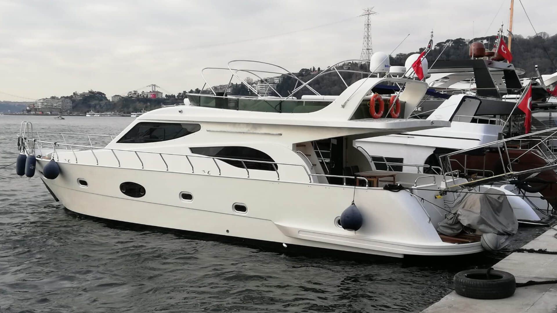 Bebek Lux Motoryat Kiralama Özel Yapım Gezi Teknesi
