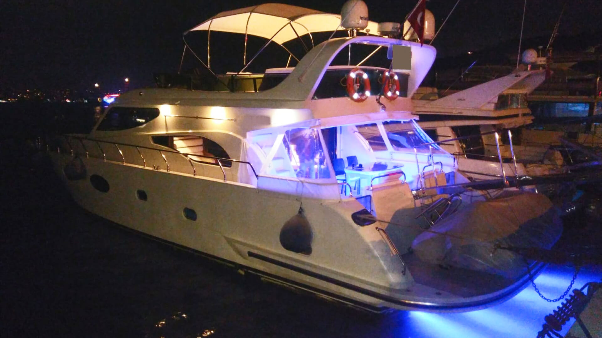 Bebek Lux Motoryat Kiralama Özel Yapım Gezi Teknesi