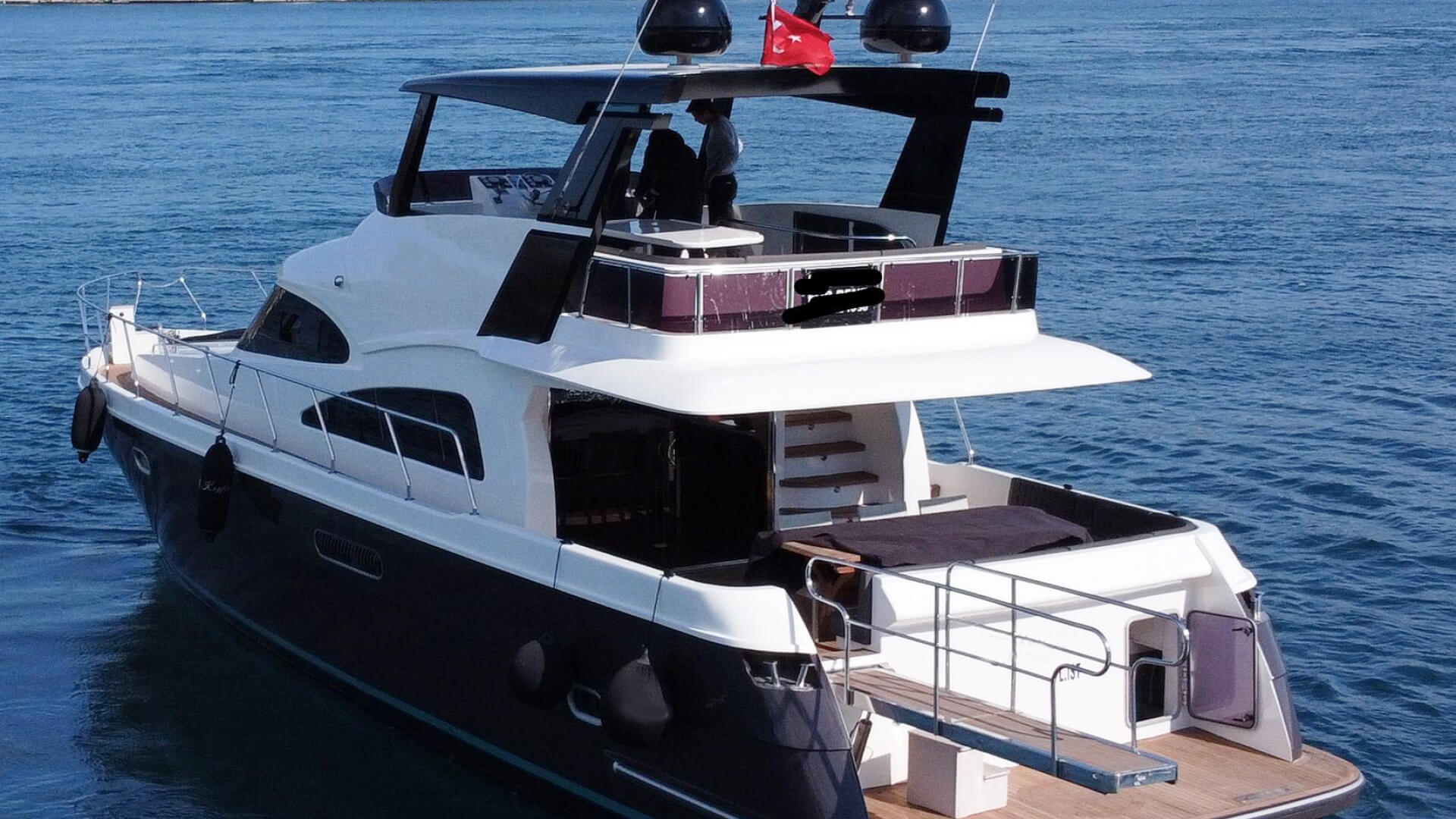 Bebek Lux Motoryat Kiralama Özel Yapım Boğaz Gezi Teknesi