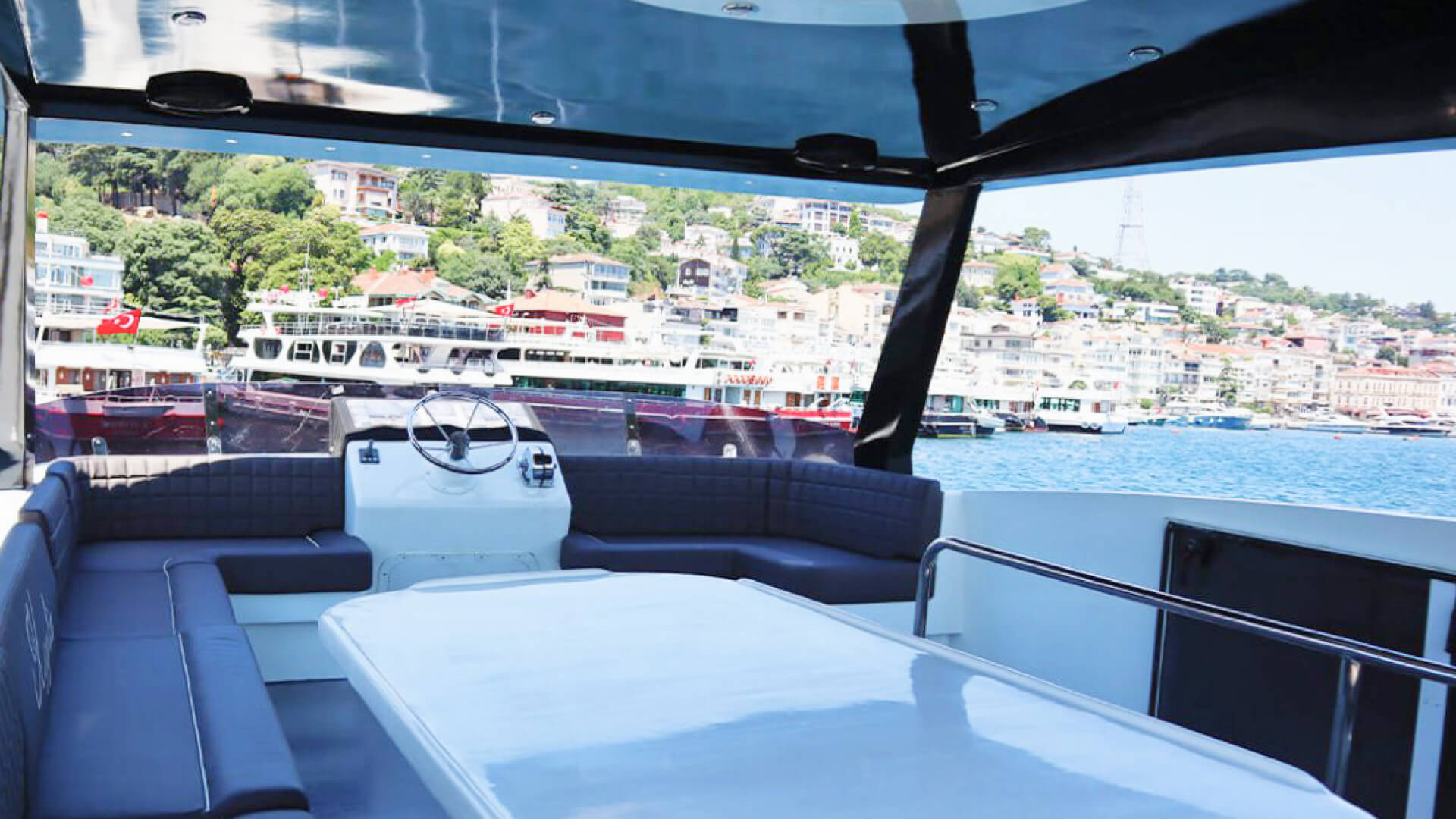 Bebek Lux Motoryat Kiralama Özel Yapım Boğaz Gezi Teknesi