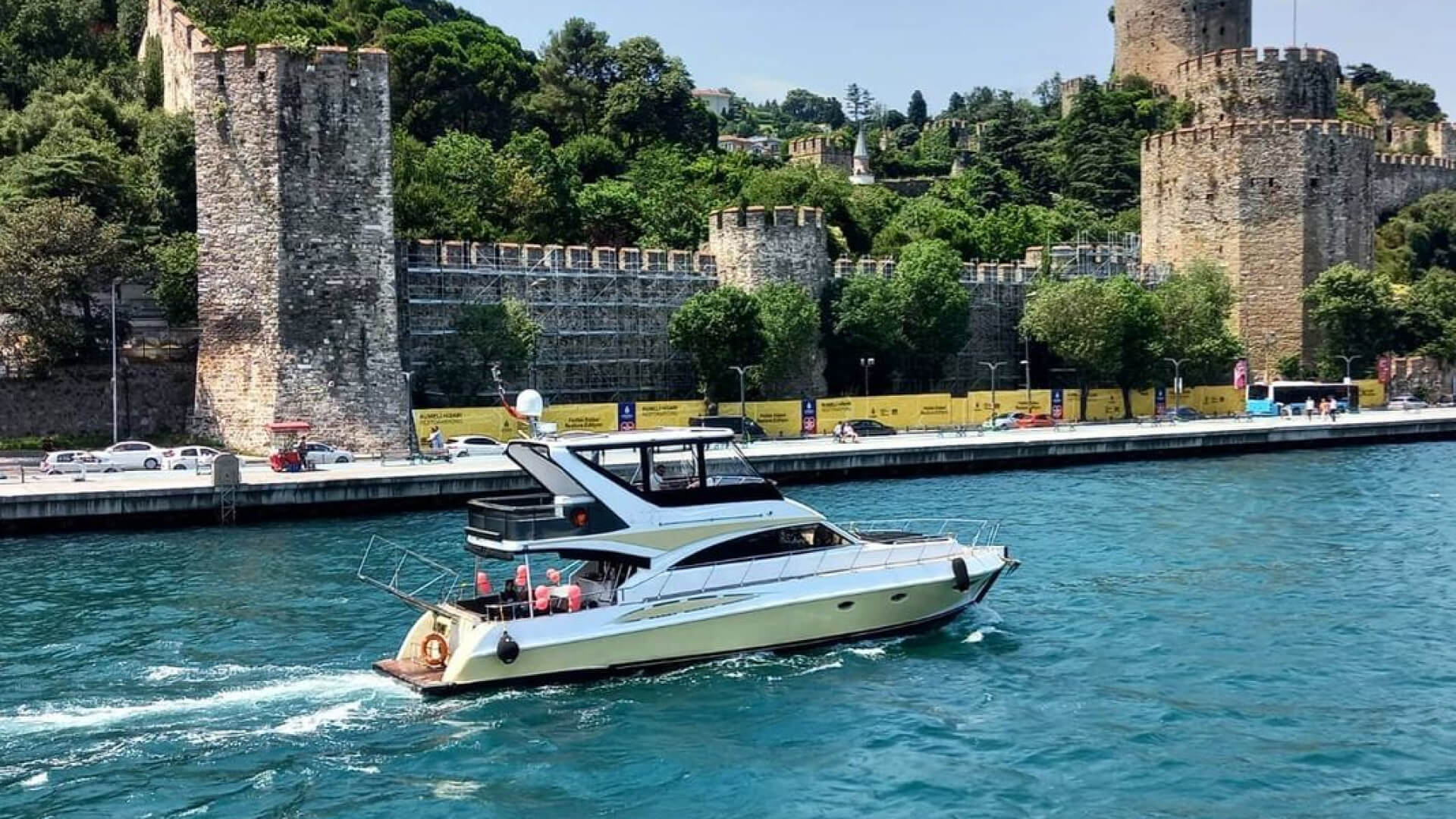 İstanbul Kiralık Gezi Teknesi Özel Yapım Gezi Teknesi