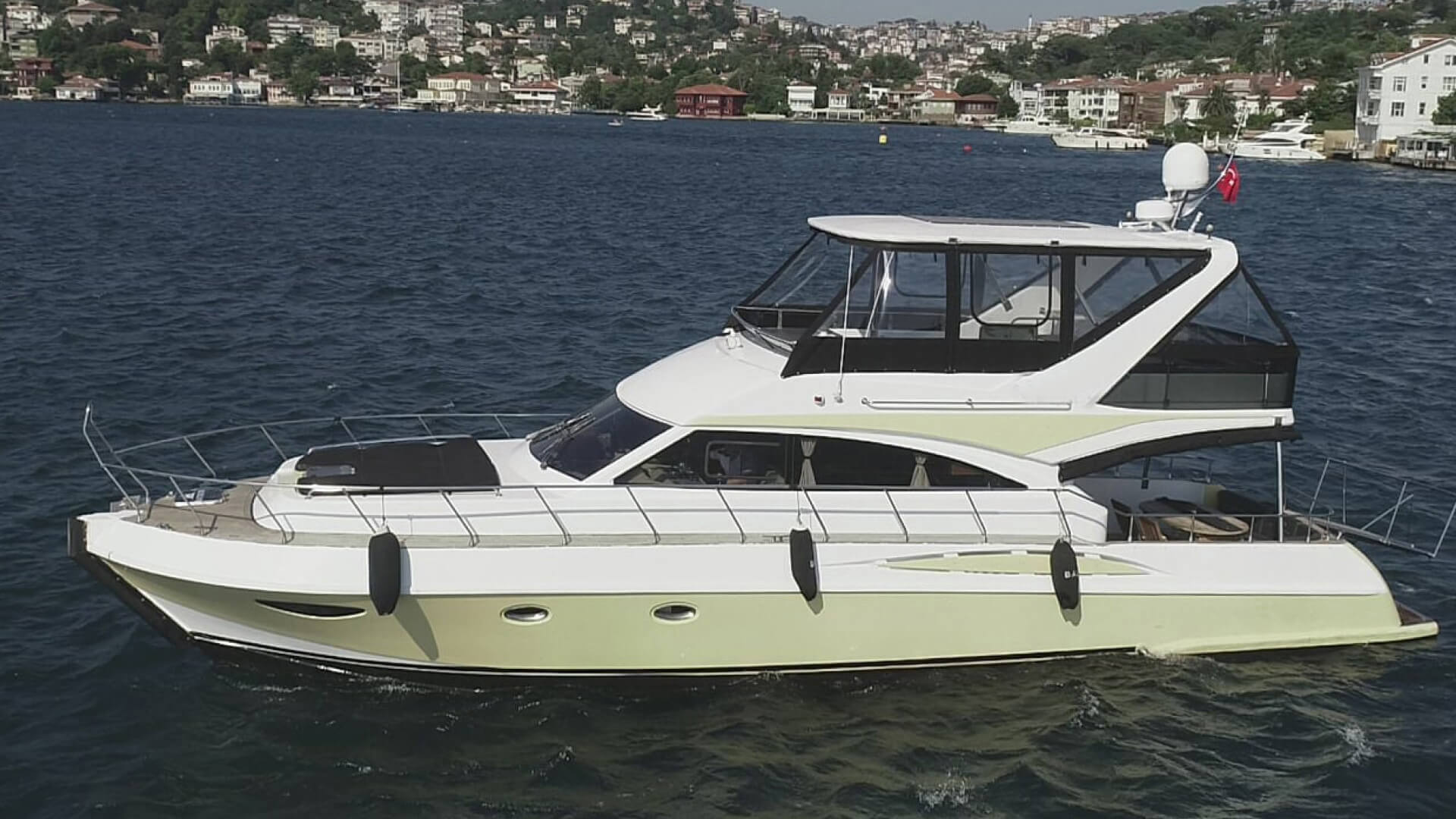 İstanbul Kiralık Gezi Teknesi Özel Yapım Gezi Teknesi