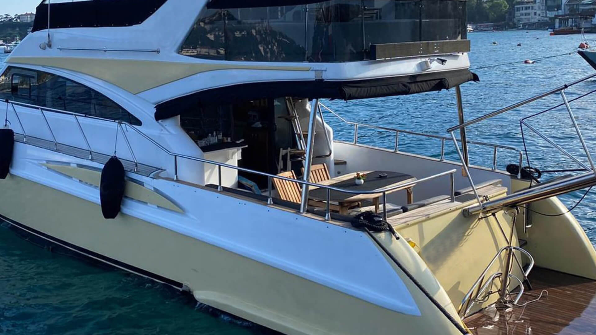İstanbul Kiralık Gezi Teknesi Özel Yapım Gezi Teknesi