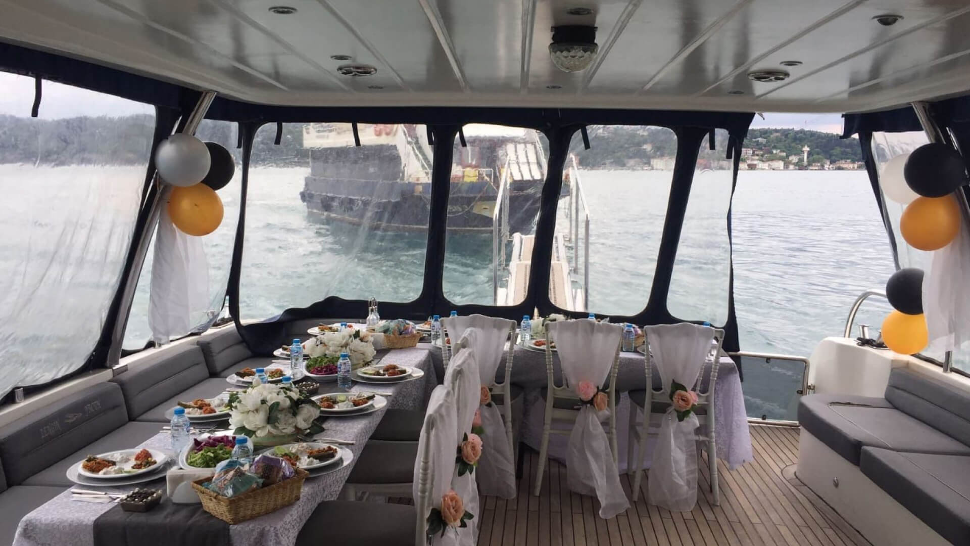 İstanbul Boğazı Lux Motoryat Kiralama Özel Yapım Gezi Teknesi