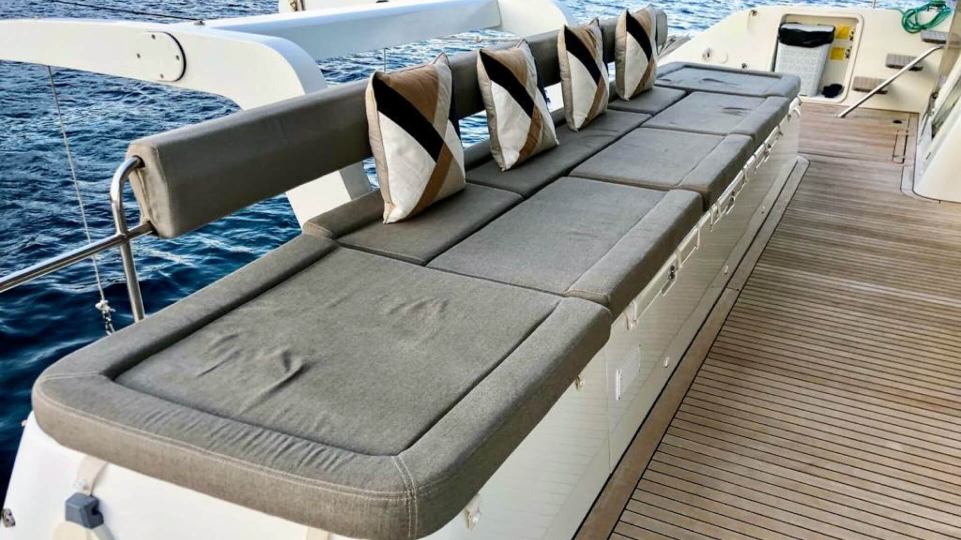 Bodrum Katamaran Kiralama  Lagoon 620 - 5 kabin 19 Metre