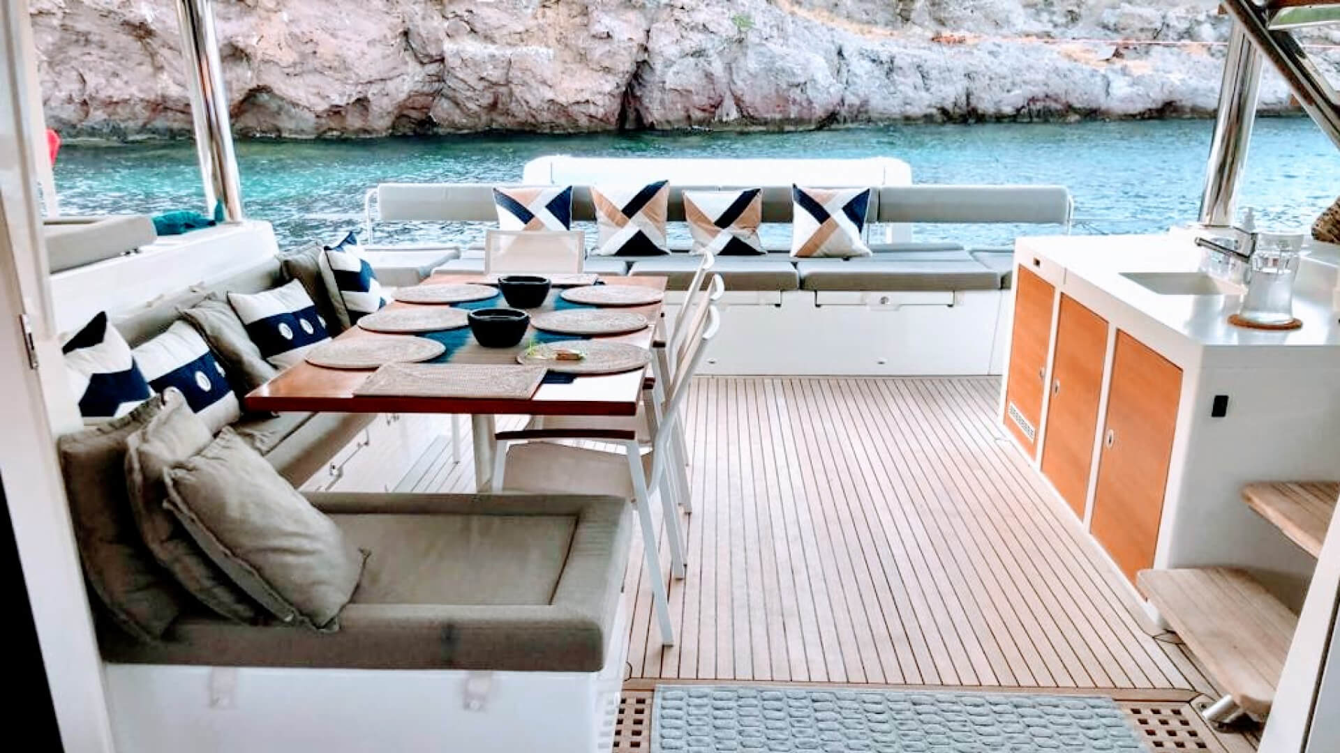 Bodrum Katamaran Kiralama  Lagoon 620 - 5 kabin 19 Metre