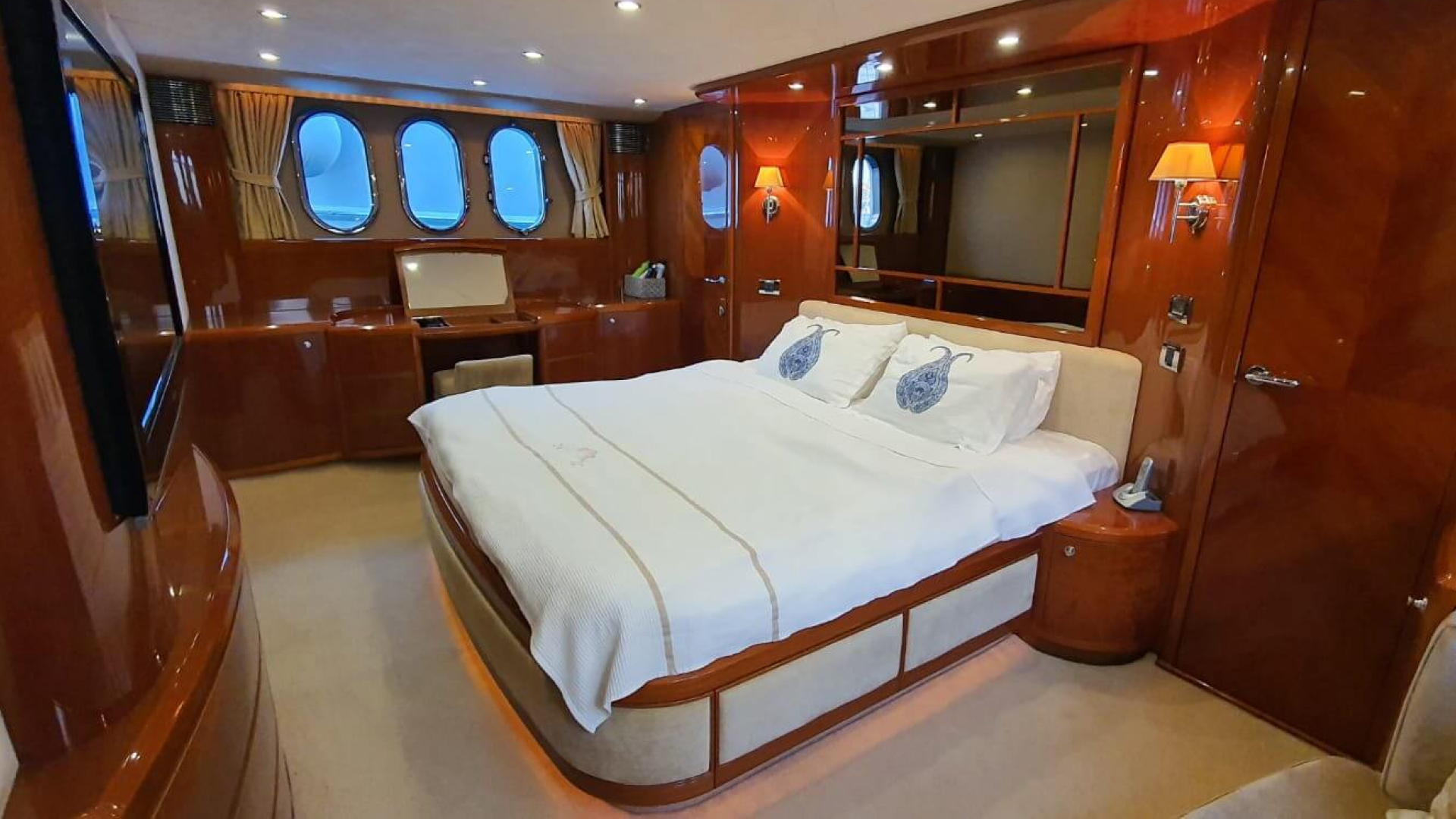 Bodrum Lux Motoryat Princess 75 - 4 Kabin 23 Metre