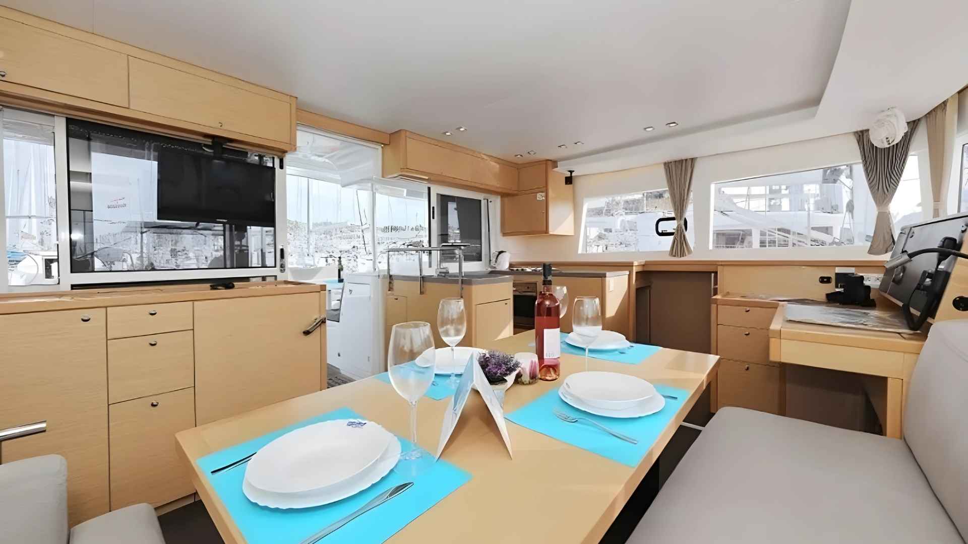 Bodrum Delux Katamaran Lagoon 450 - 4 kabin 14 Metre