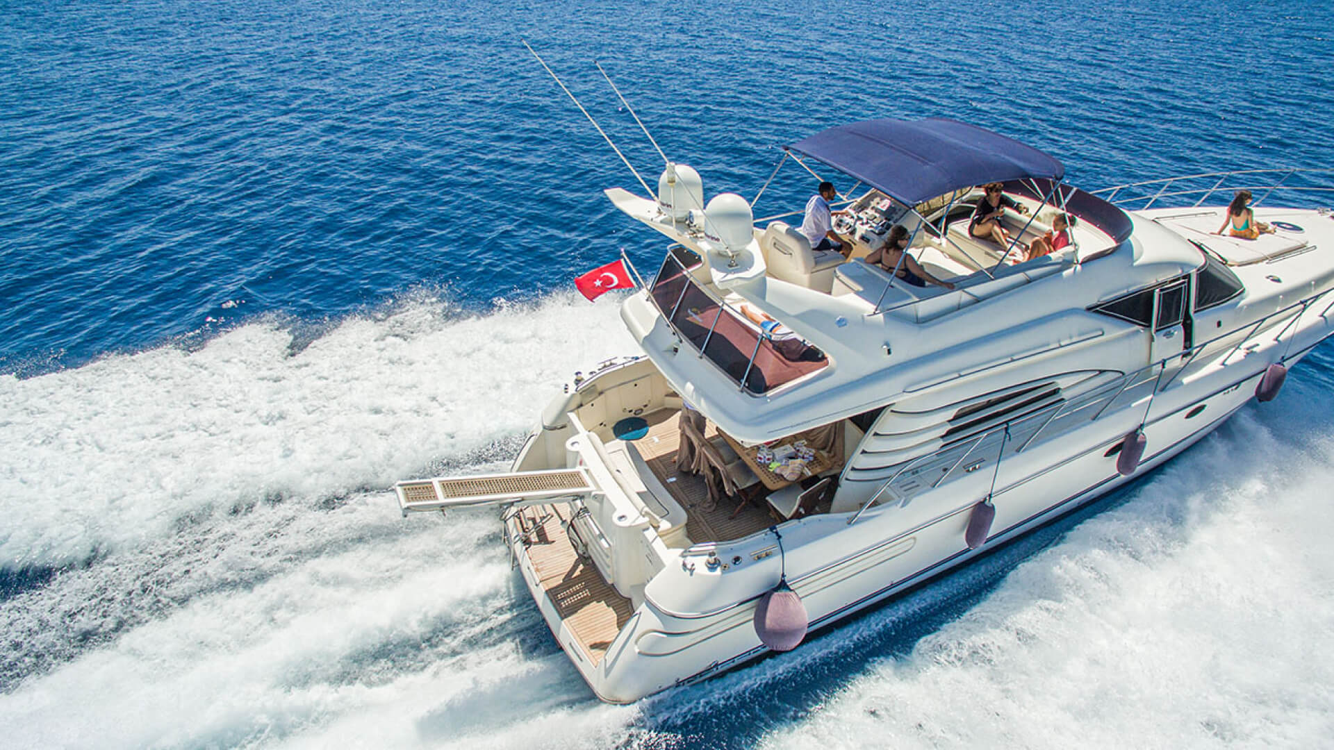 Bodrum Delux Motoryat Sunseeker Manhattan 62 F - 3 Kabin 17 Metre