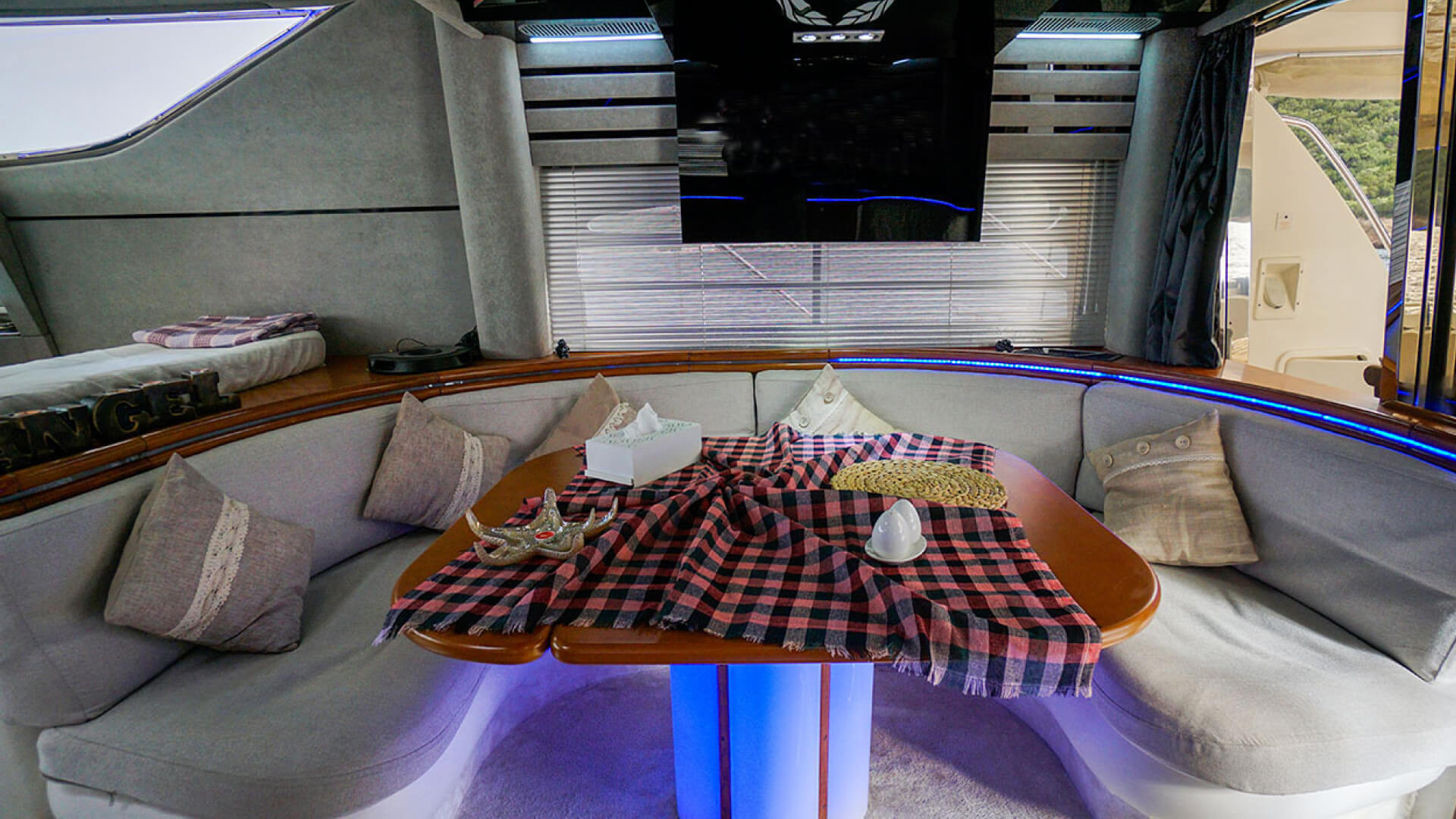 Bodrum Delux Motoryat Sunseeker Manhattan 62 F - 3 Kabin 17 Metre