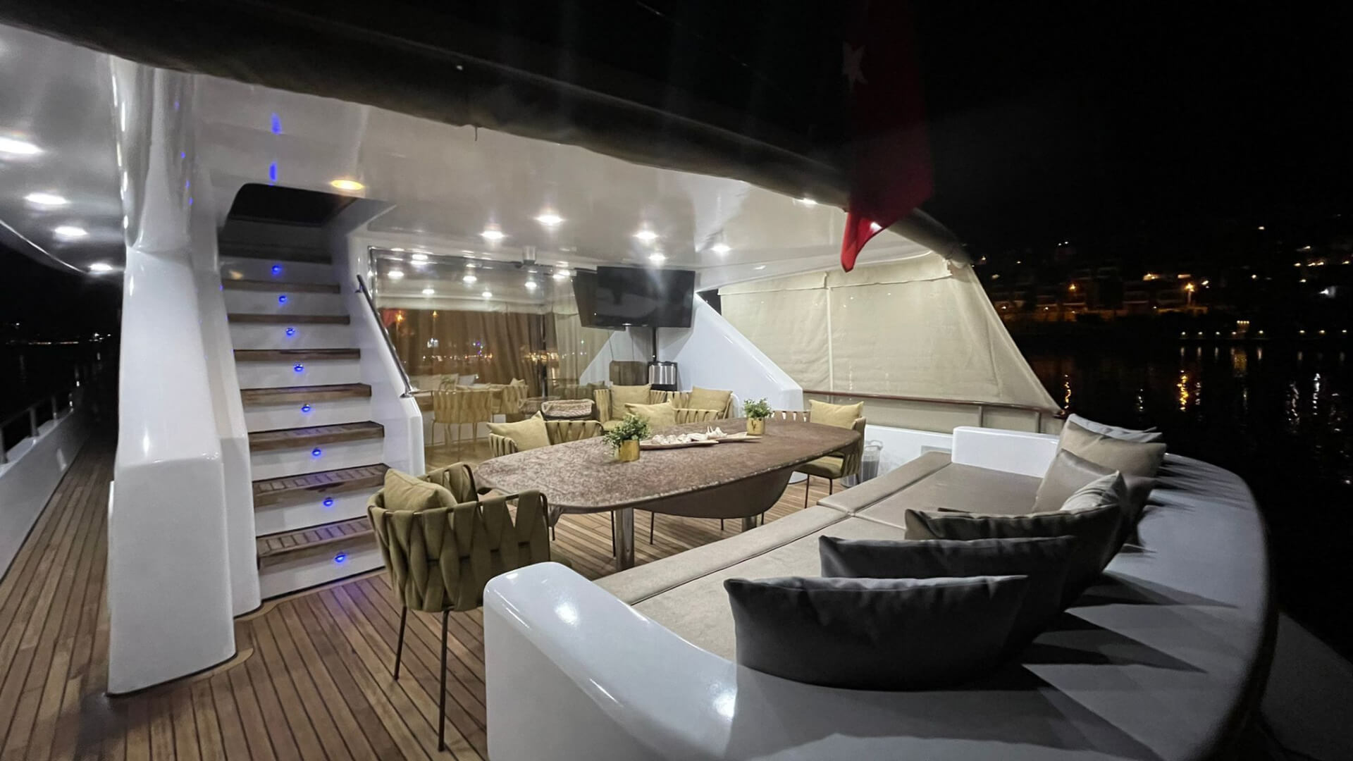 Bodrum Delux Motoryat Kiralama Özel Yapım 4 Kabin 32 Metre