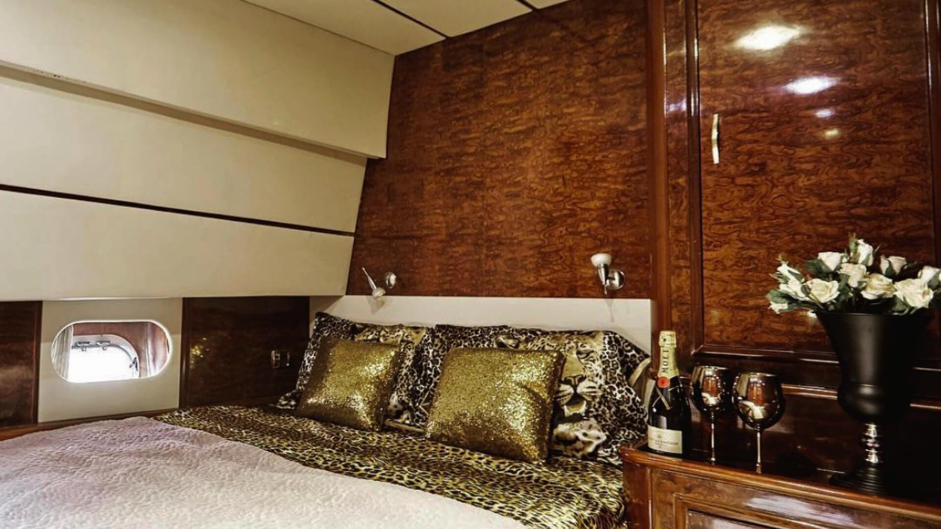 Bodrum Delux Motoryat Kiralama Özel Yapım 4 Kabin 32 Metre