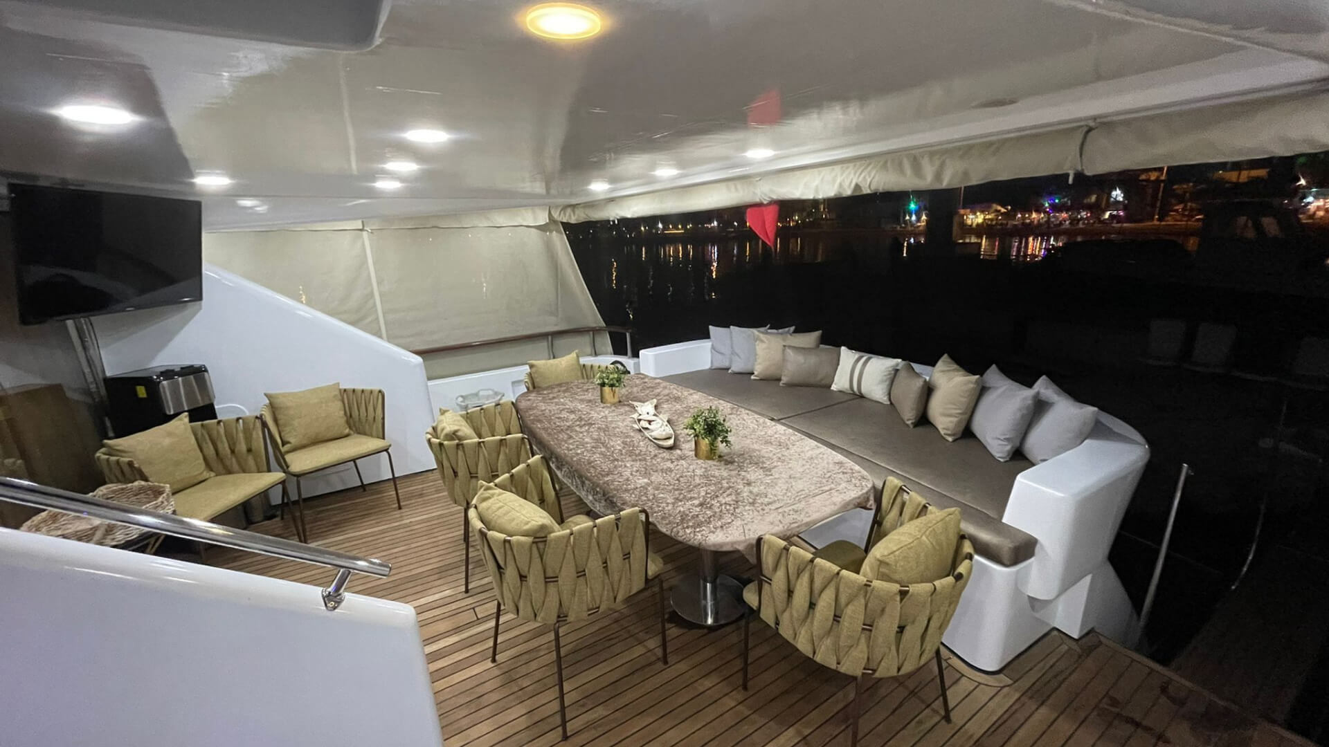 Bodrum Delux Motoryat Kiralama Özel Yapım 4 Kabin 32 Metre