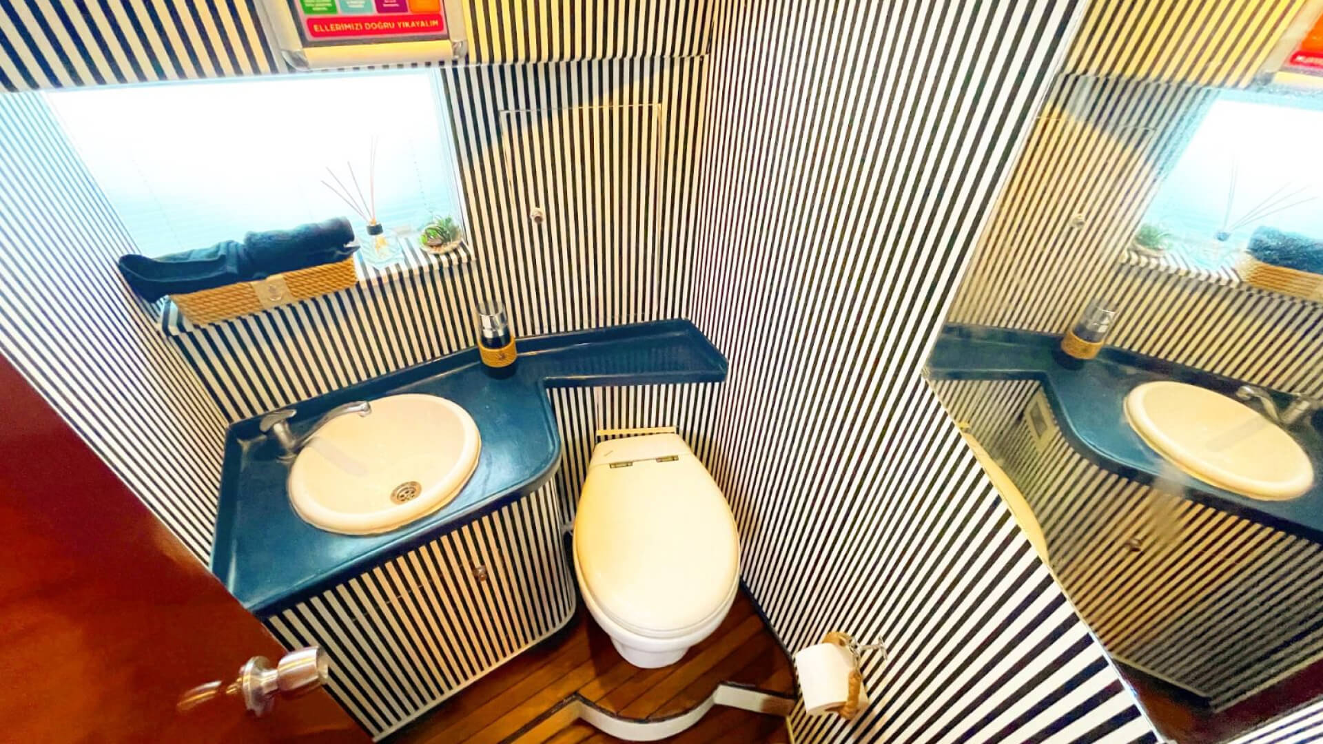 İstanbul Lux Kiralık Motoryat 25 Kişilik  20 Metre
