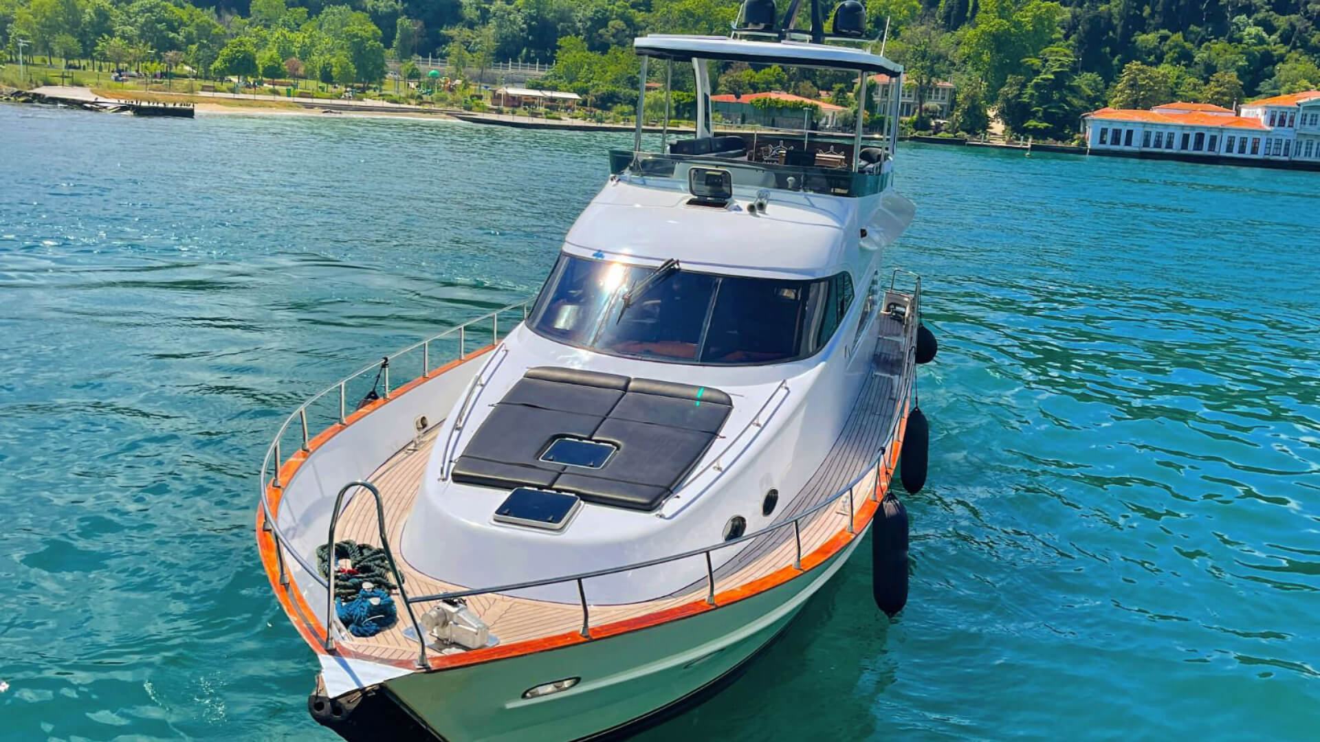 İstanbul Lux Kiralık Motoryat 25 Kişilik  20 Metre