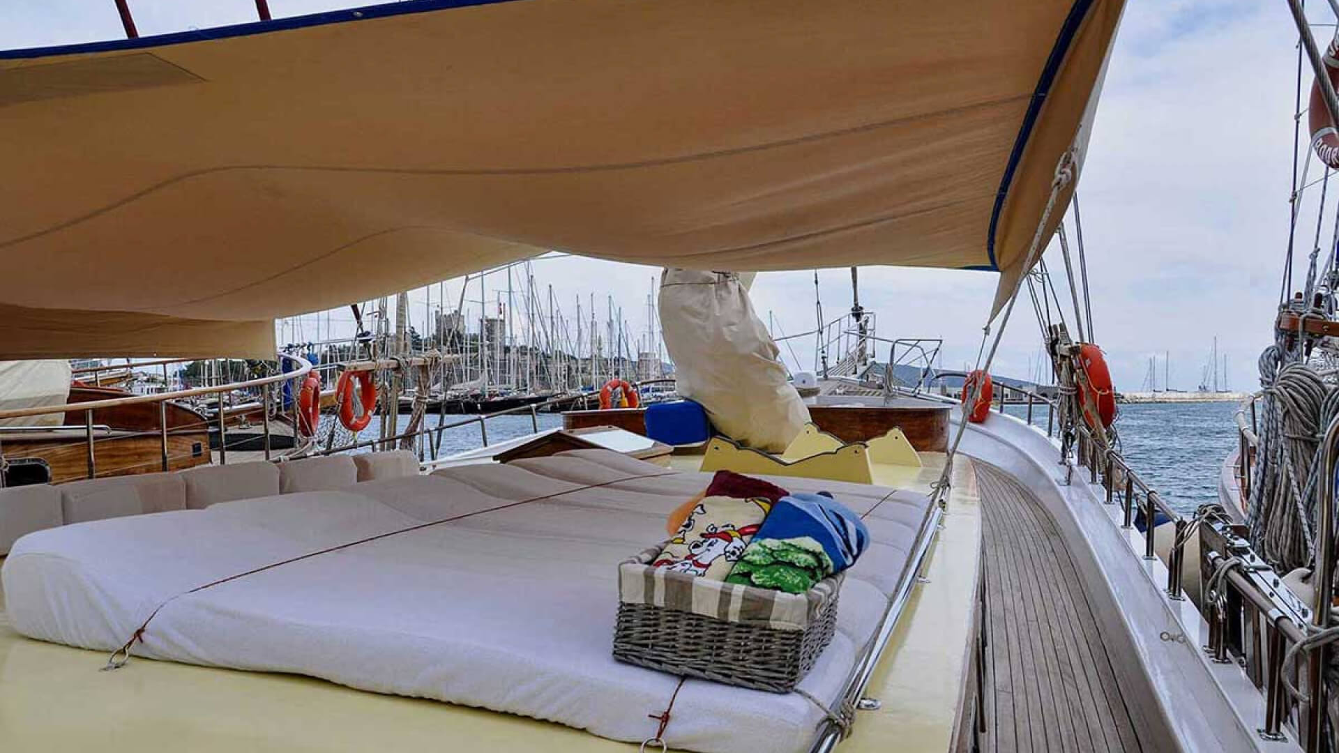 Bodrum Konaklamalı Tekne Tatili Delux Gulet  6 Kabin 28 Metre