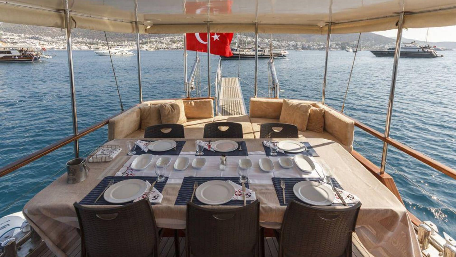Bodrum Mavi Yolculuk Tekne Tatili 4 Kabin 18 Metre
