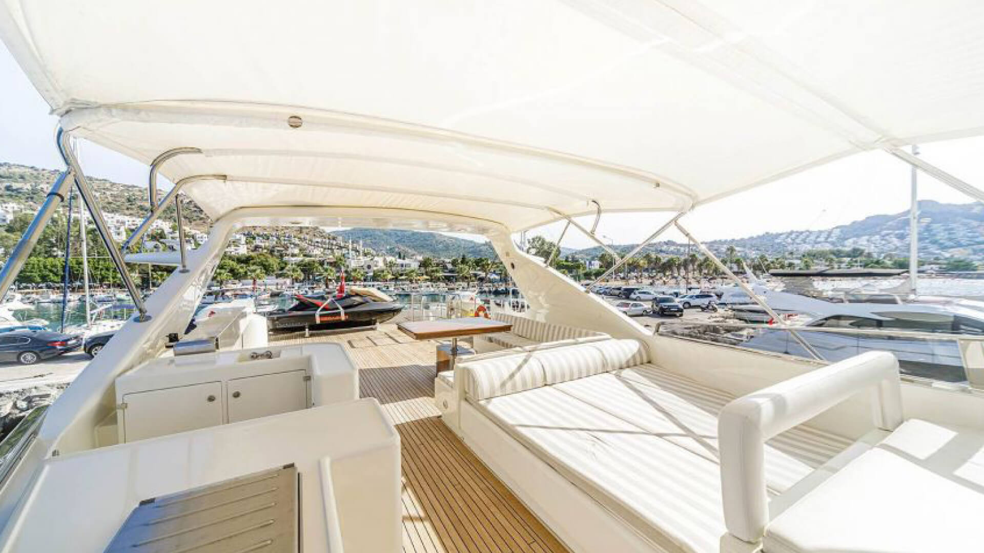 Delux Motoryat Kiralama 5 Kabin 35 Metre
