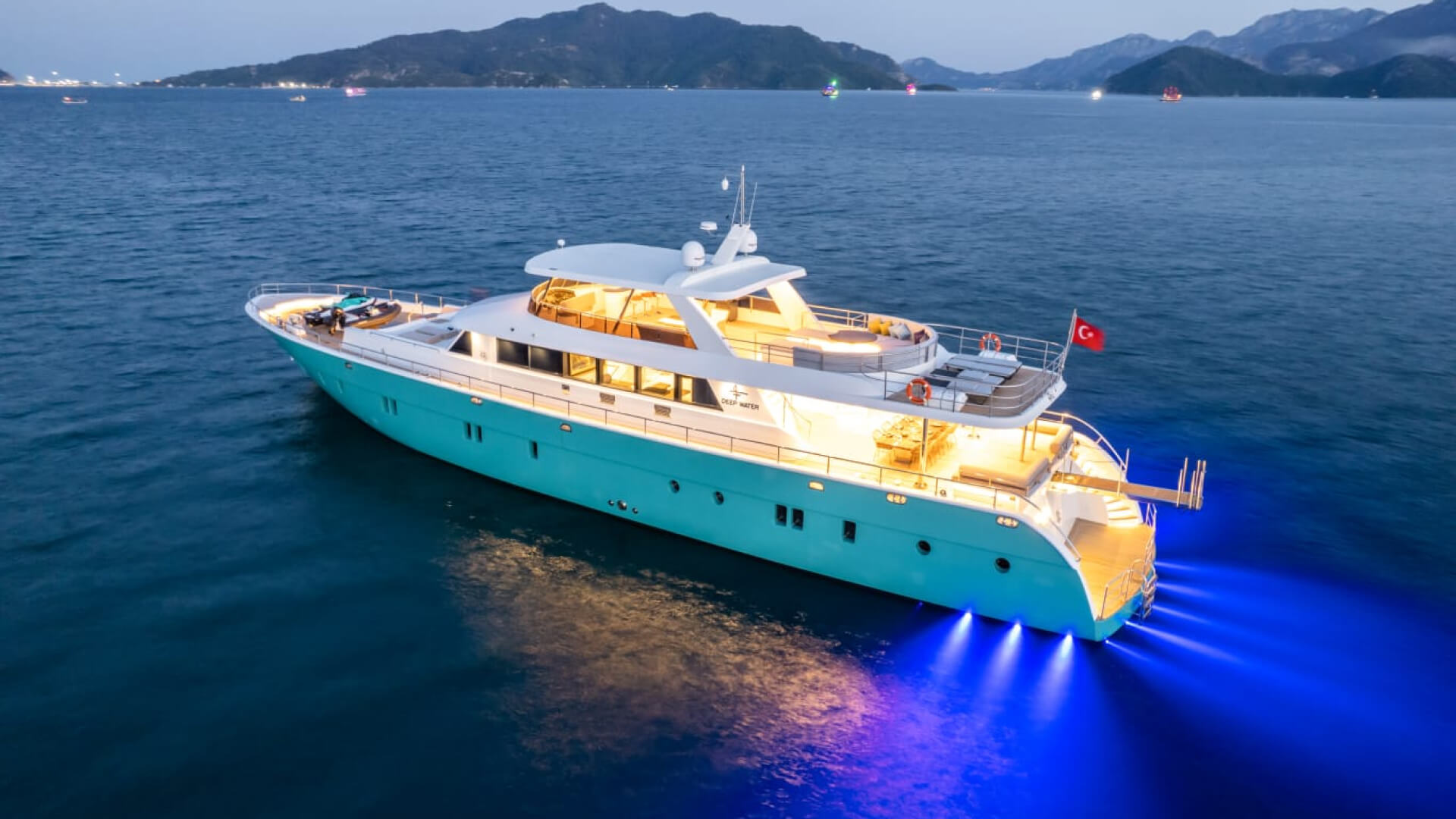 Exclusive Süperyat Kiralama 6 kabin 42 Metre 