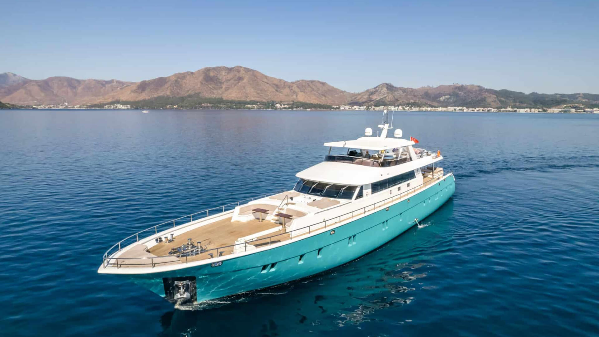 Exclusive Süperyat Kiralama 6 kabin 42 Metre 