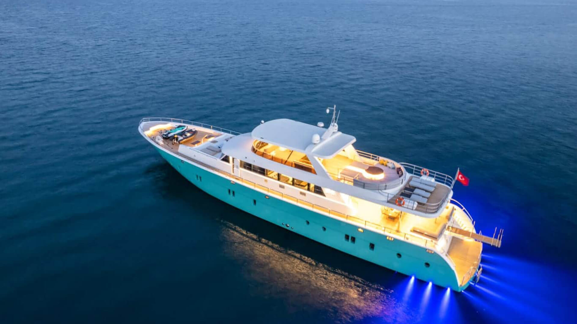 Exclusive Süperyat Kiralama 6 kabin 42 Metre 