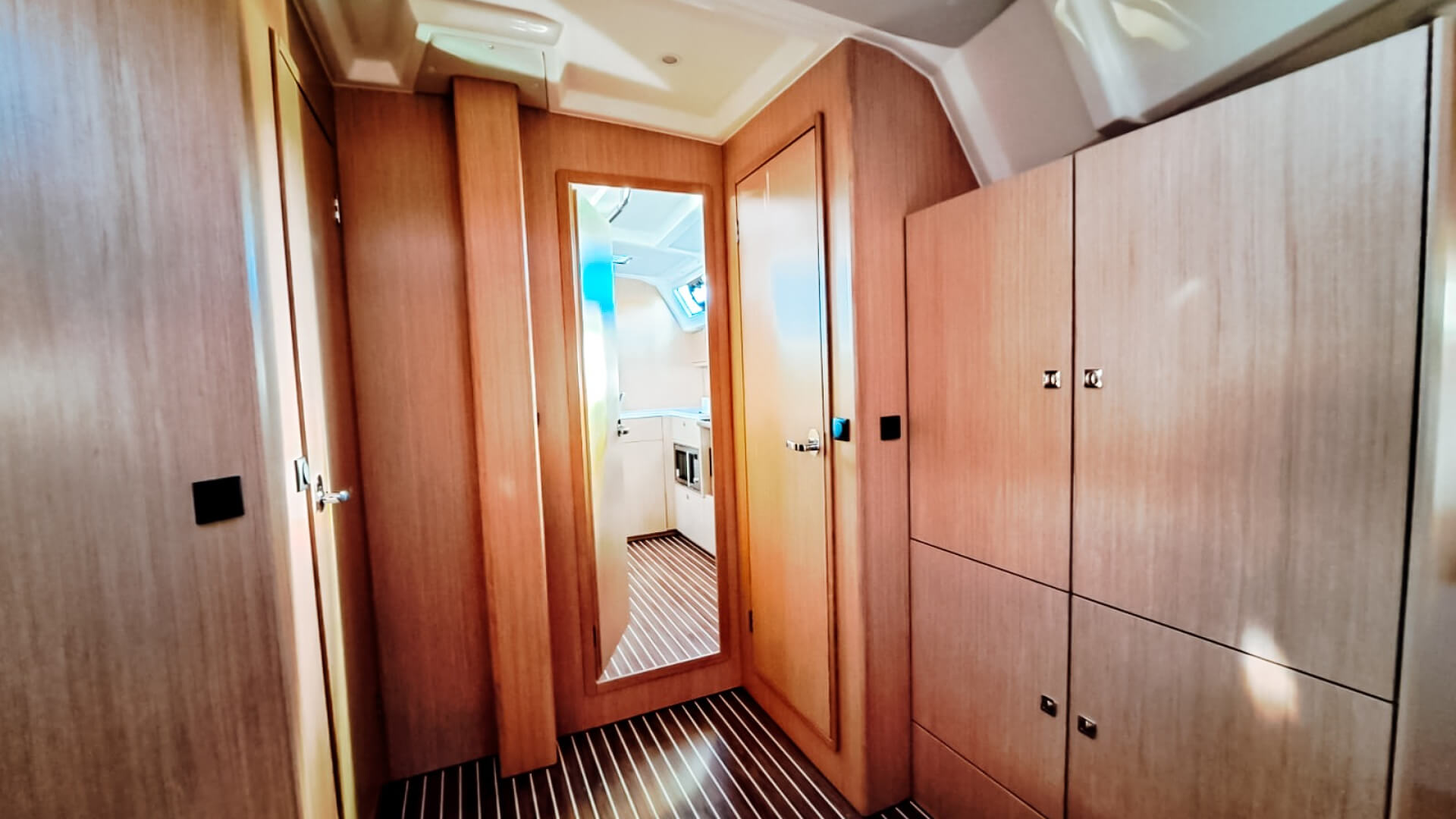 Bavaria Cruiser 46 Style Yelkenli Kiralama 3 Kabin 13 Metre 