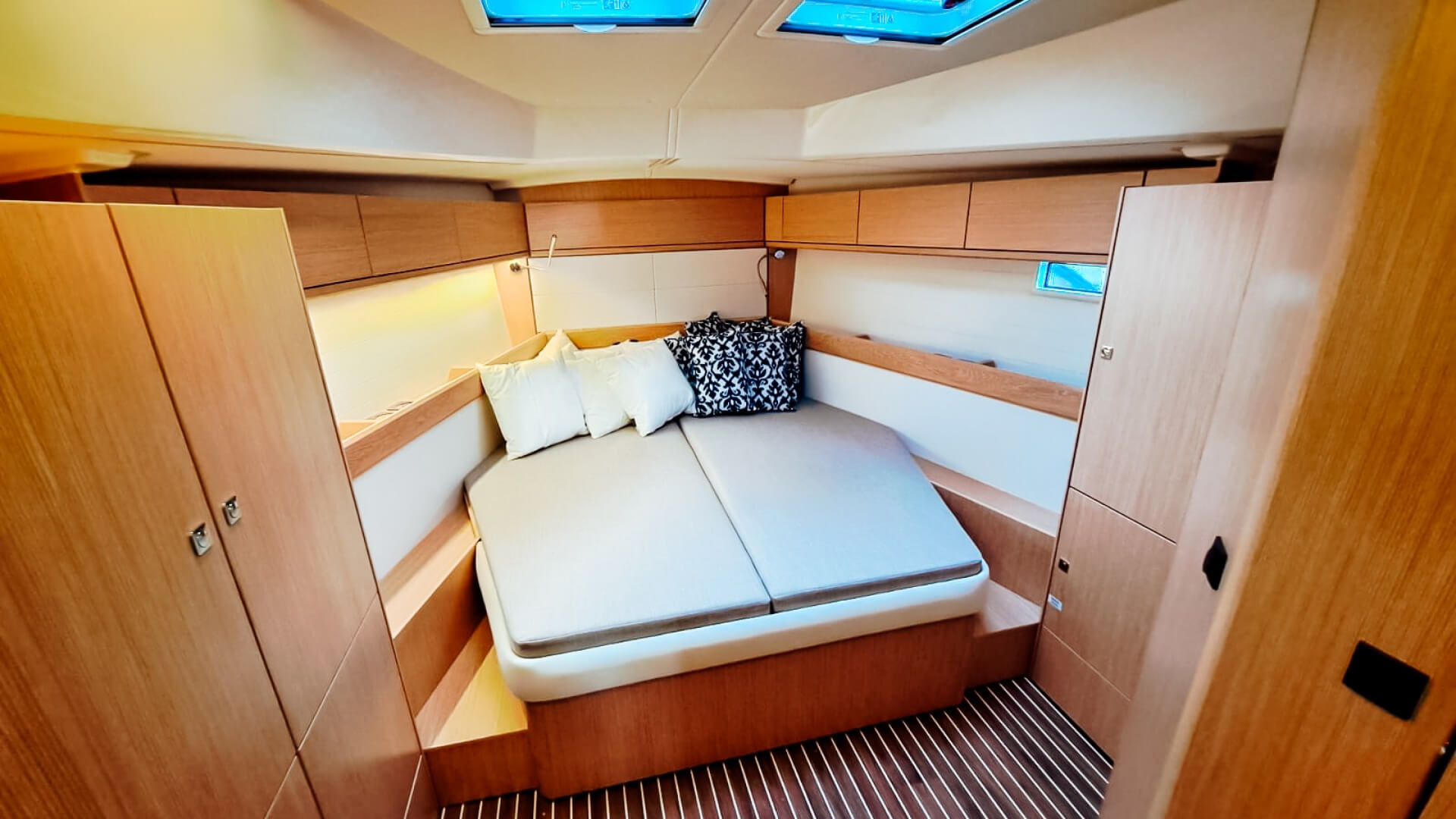 Bavaria Cruiser 46 Style Yelkenli Kiralama 3 Kabin 13 Metre 