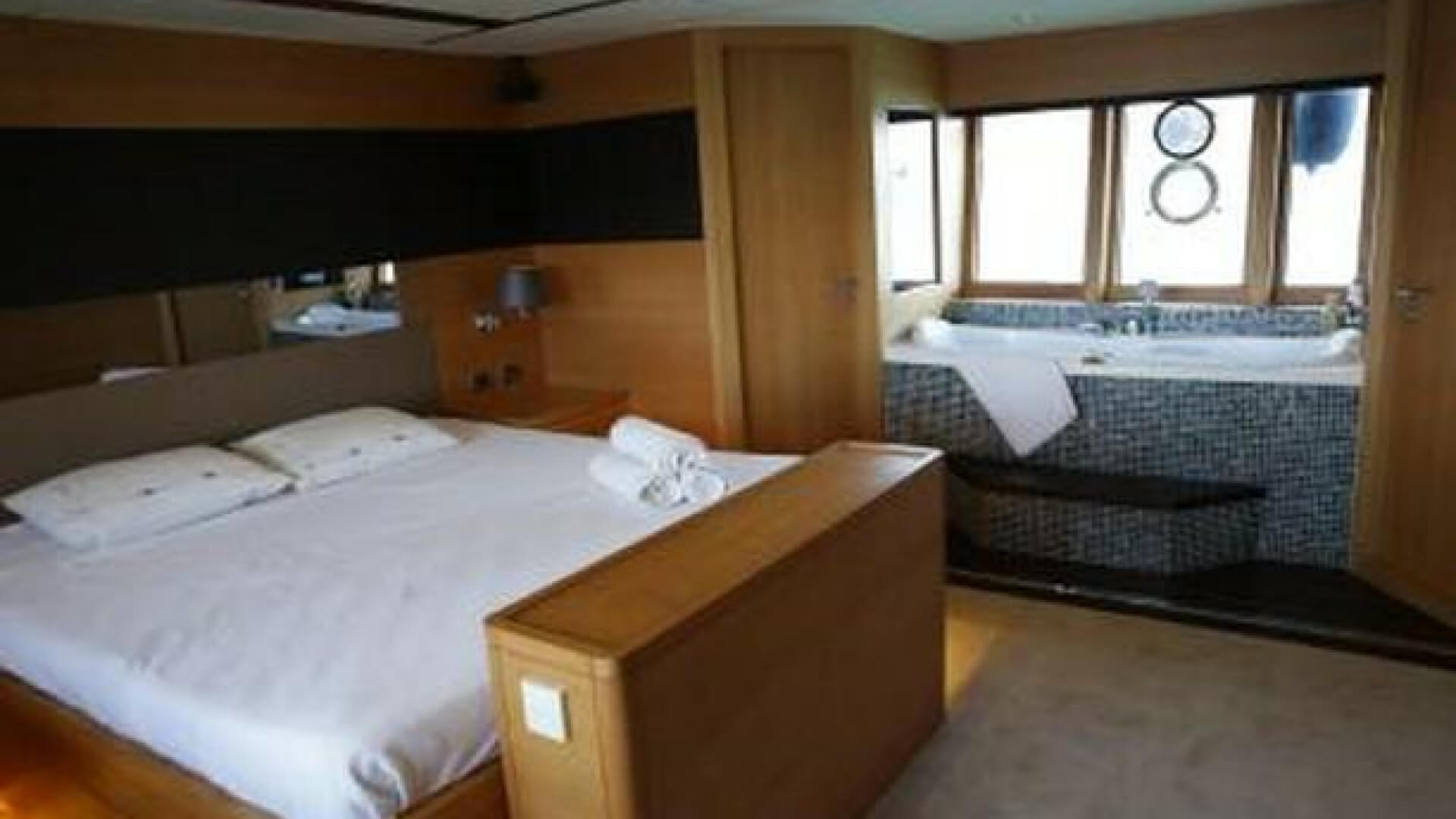 Bodrum Motoryat Kiralama 5 Kabin 30 Metre 