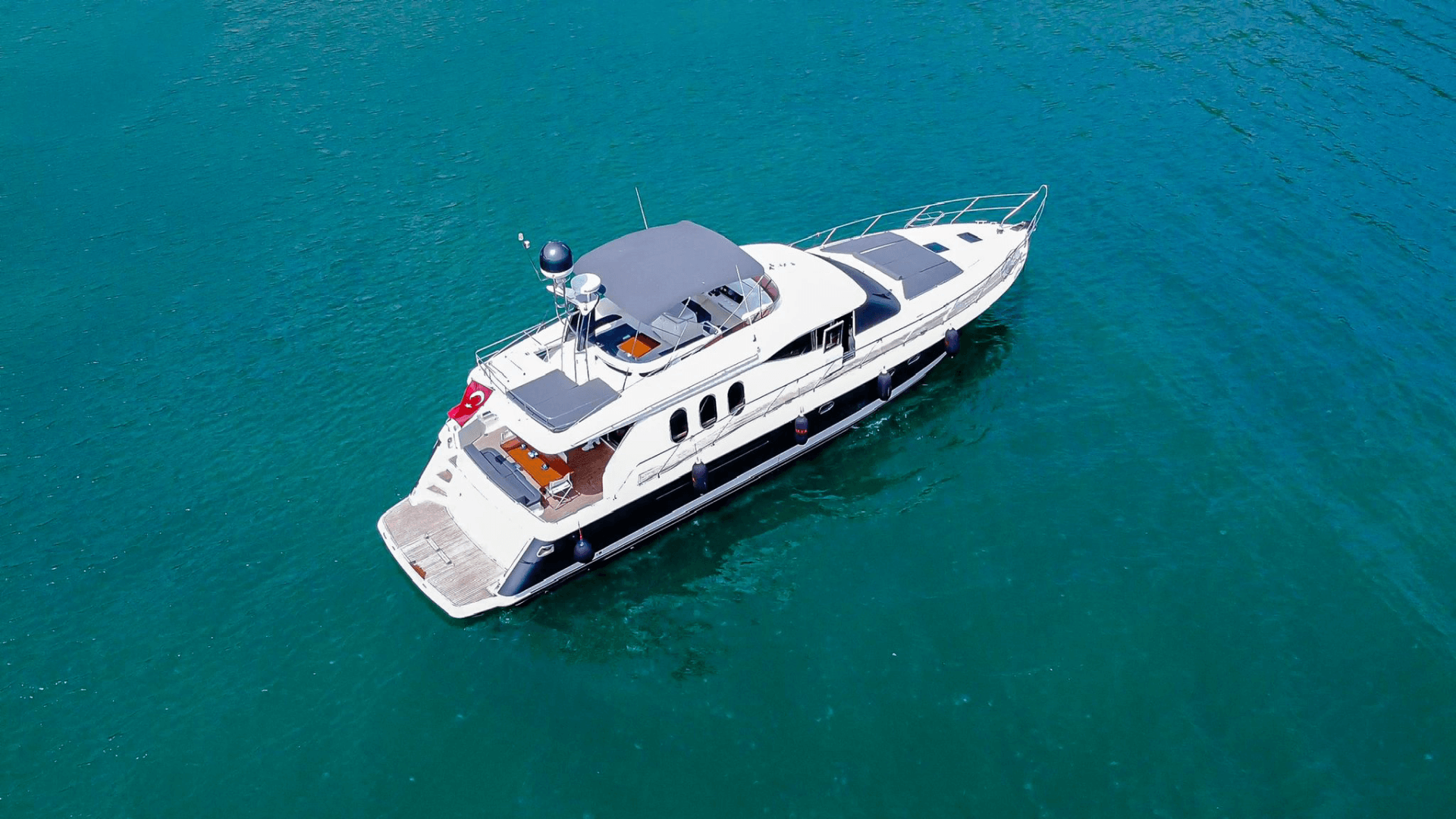 Saatlik Tekne Kiralama 10 Kişilik 22 Metre