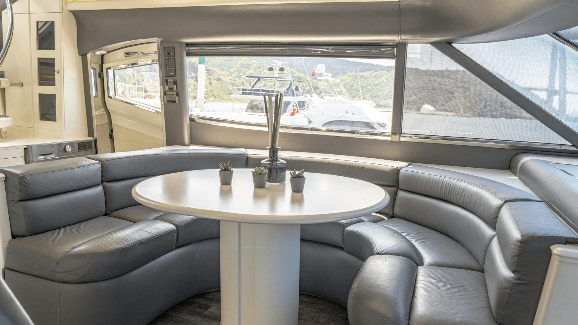 Saatlik Tekne Kiralama 10 Kişilik 22 Metre