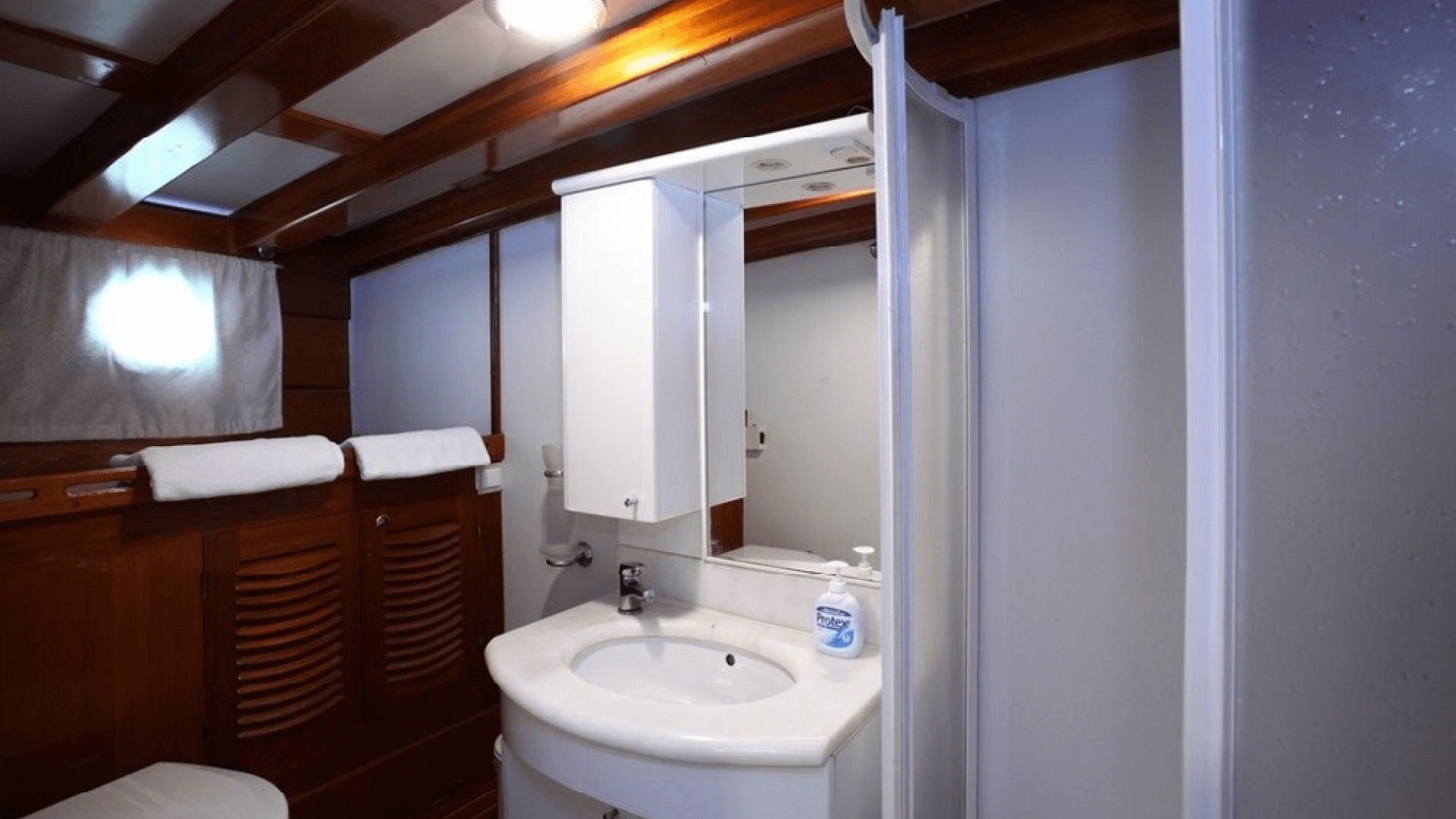 Bodrum Gulet Kiralama 8 Kabin 28 Metre