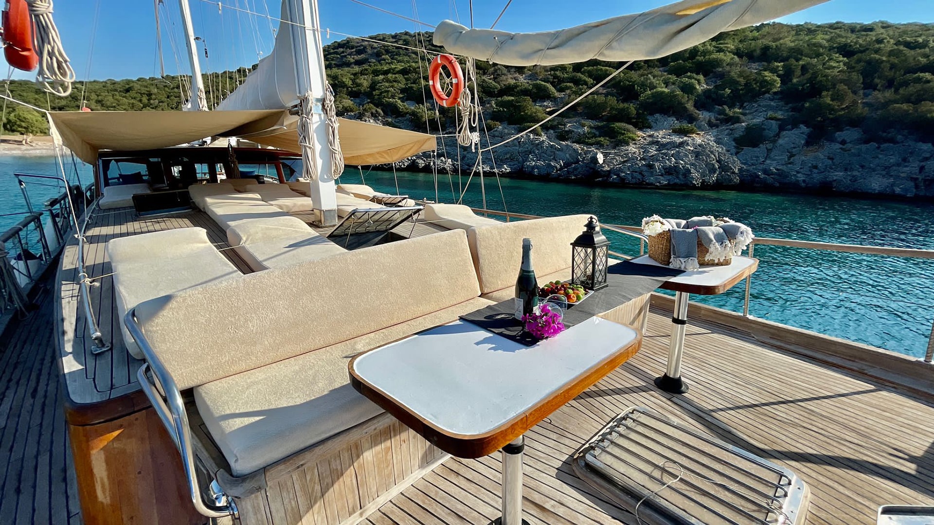Bodrum Gulet Tekne Kiralama 3 Kabin 18 Metre