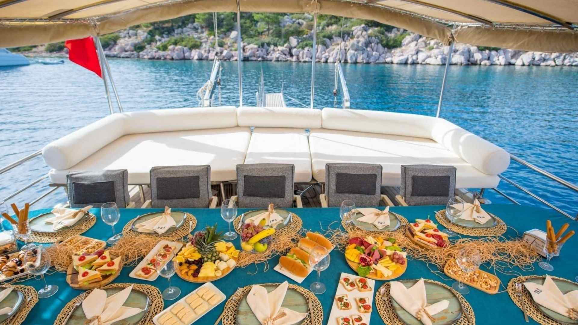 Ege & Akdeniz’de Lüks Mavi Tur | 12 Kişilik Konforlu Gulet Kiralama