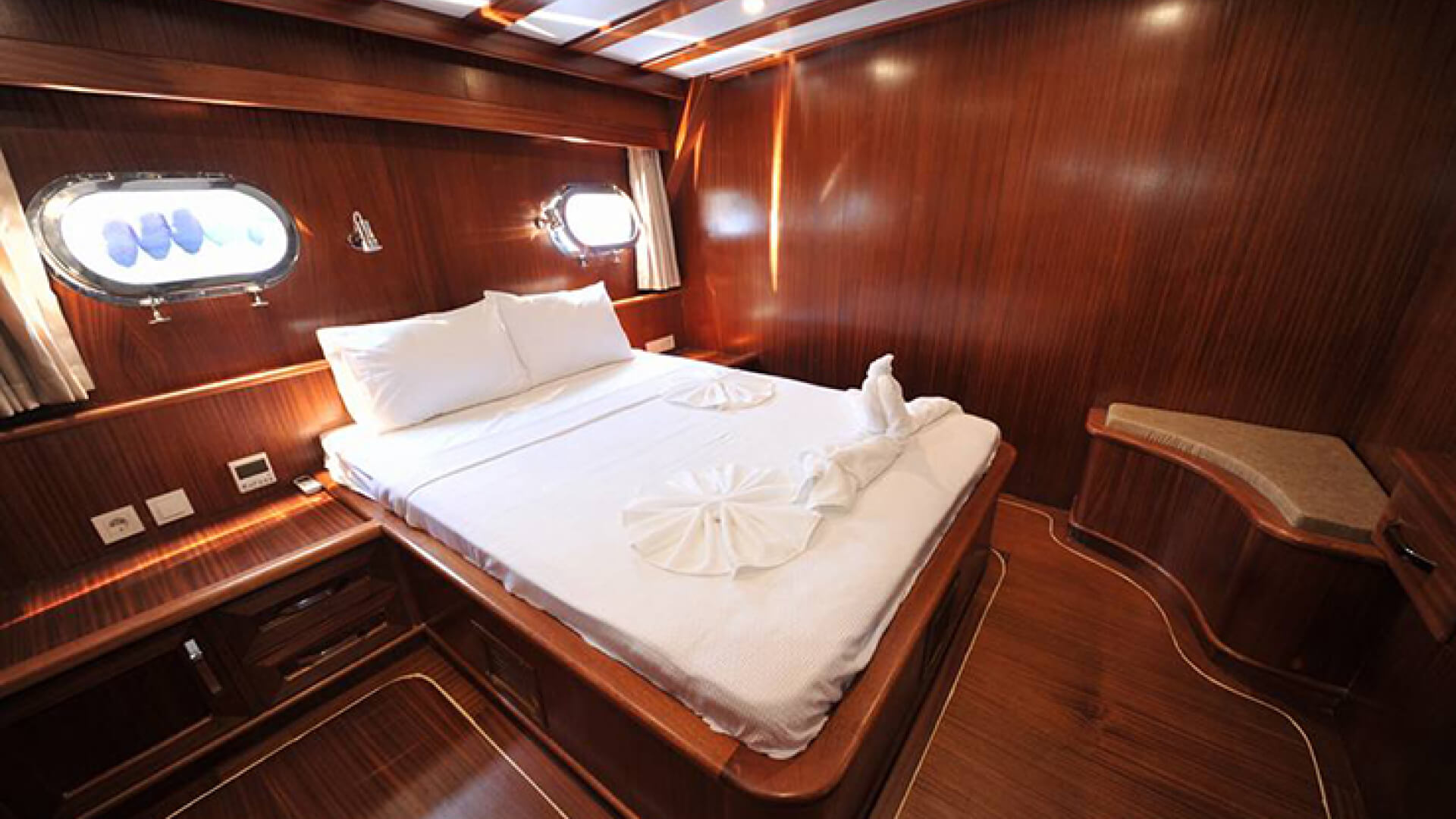 Mavi Yolculuk Tekne Tatili Lux 6 Kabin 30 Metre