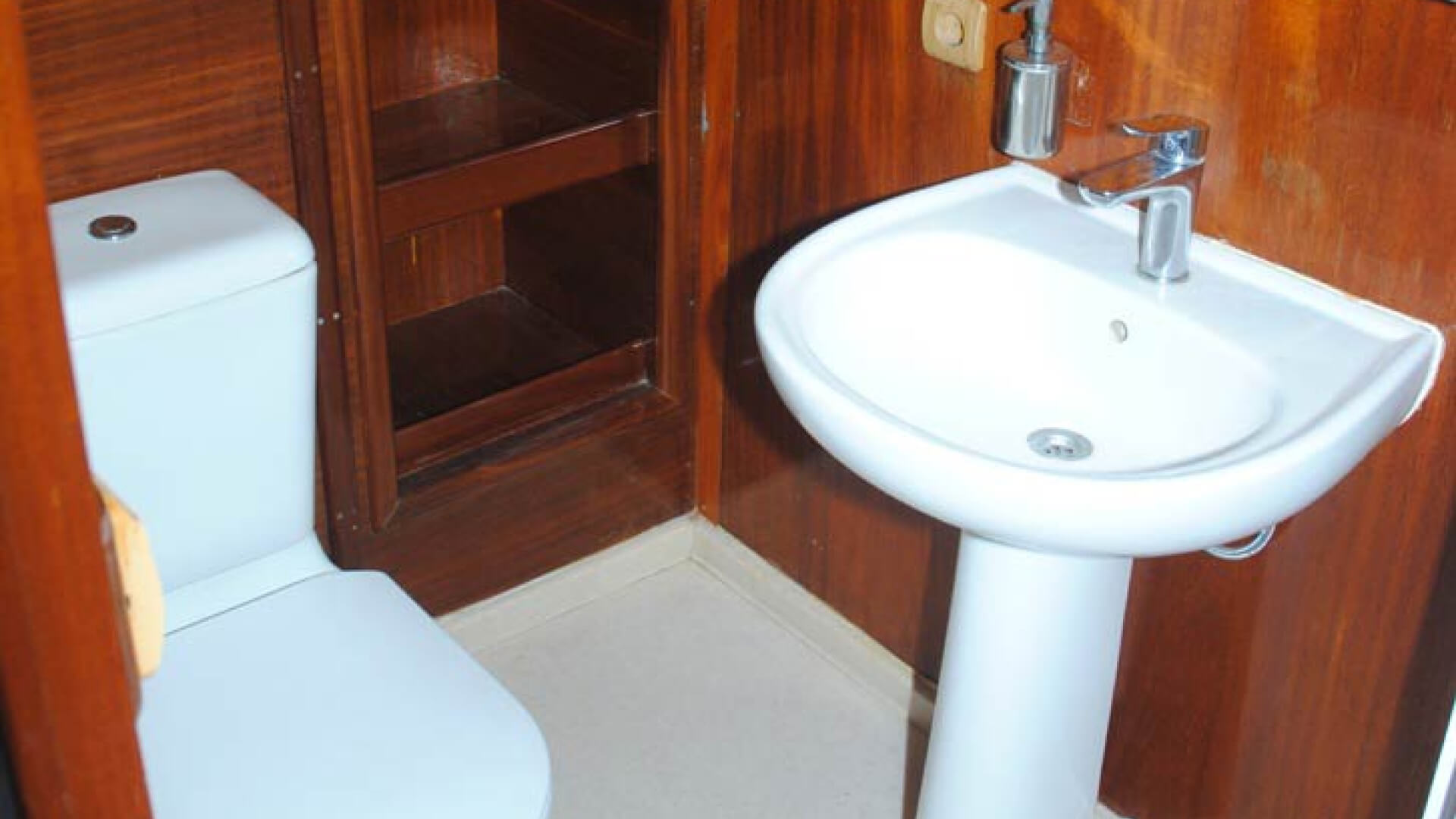Mavi Yolculuk Turu Özel Kiralık 8 Kabin Lux Gulet 28 Metre