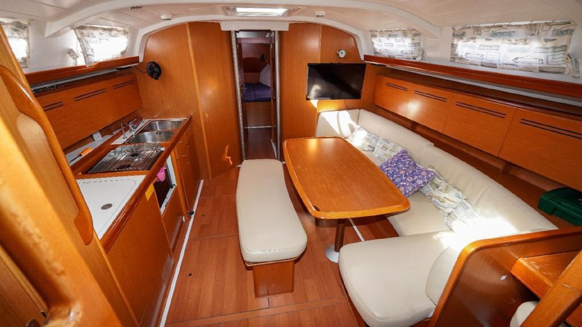 Kiralık Beneteau Cyclades 43.4 Yelkenli 2007 Model 14 Metre