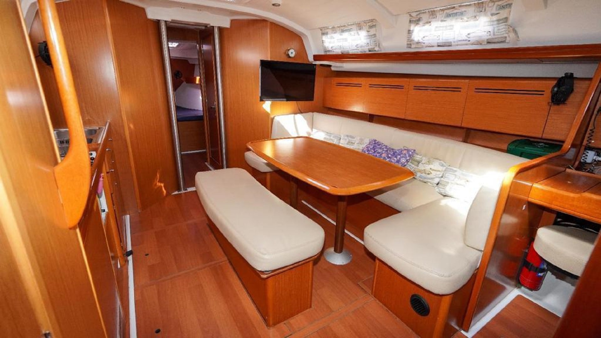 Kiralık Beneteau Cyclades 43.4 Yelkenli 2007 Model 14 Metre