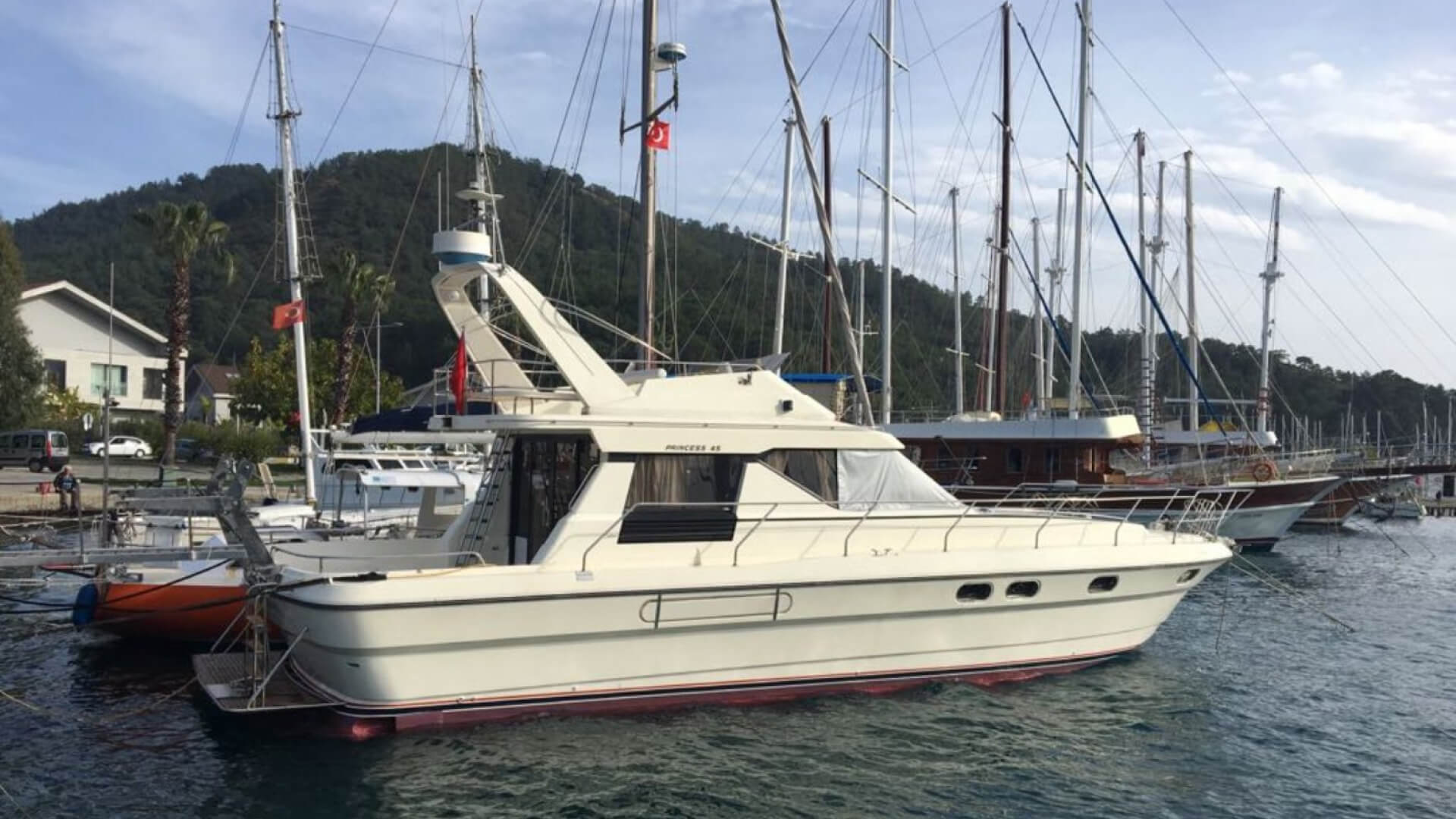 Fethiye Delux Motoryat Prencess 45 2 Kabin 14 Metre