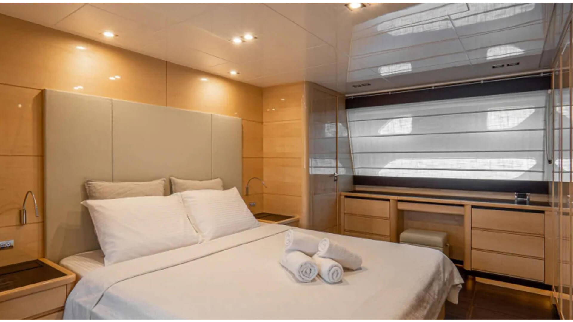 Lux Motoryat Kiralama 4 Kabin 27 Metre
