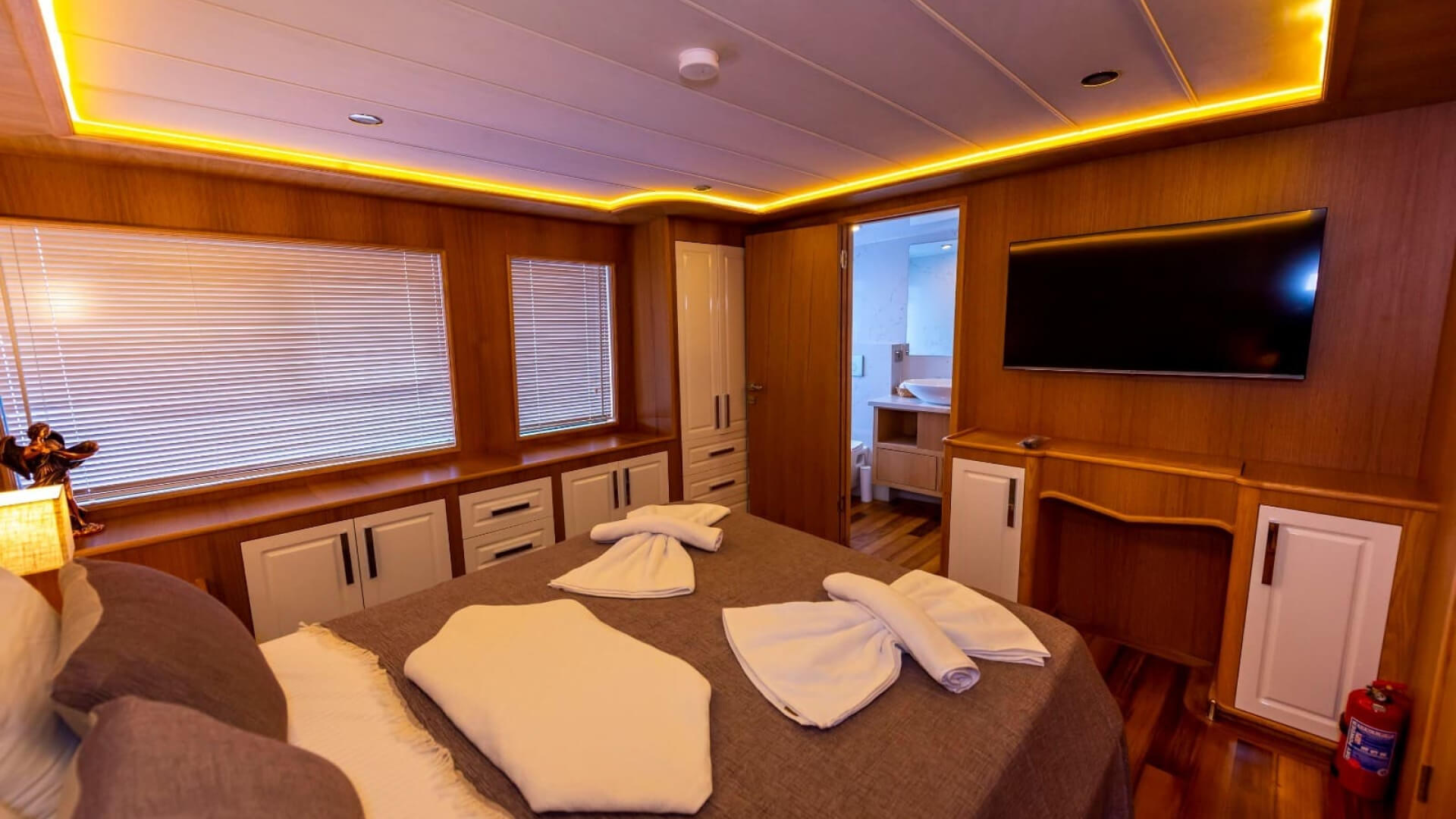 Lux Trawler Kiralama 5 Kabin 26 Metre