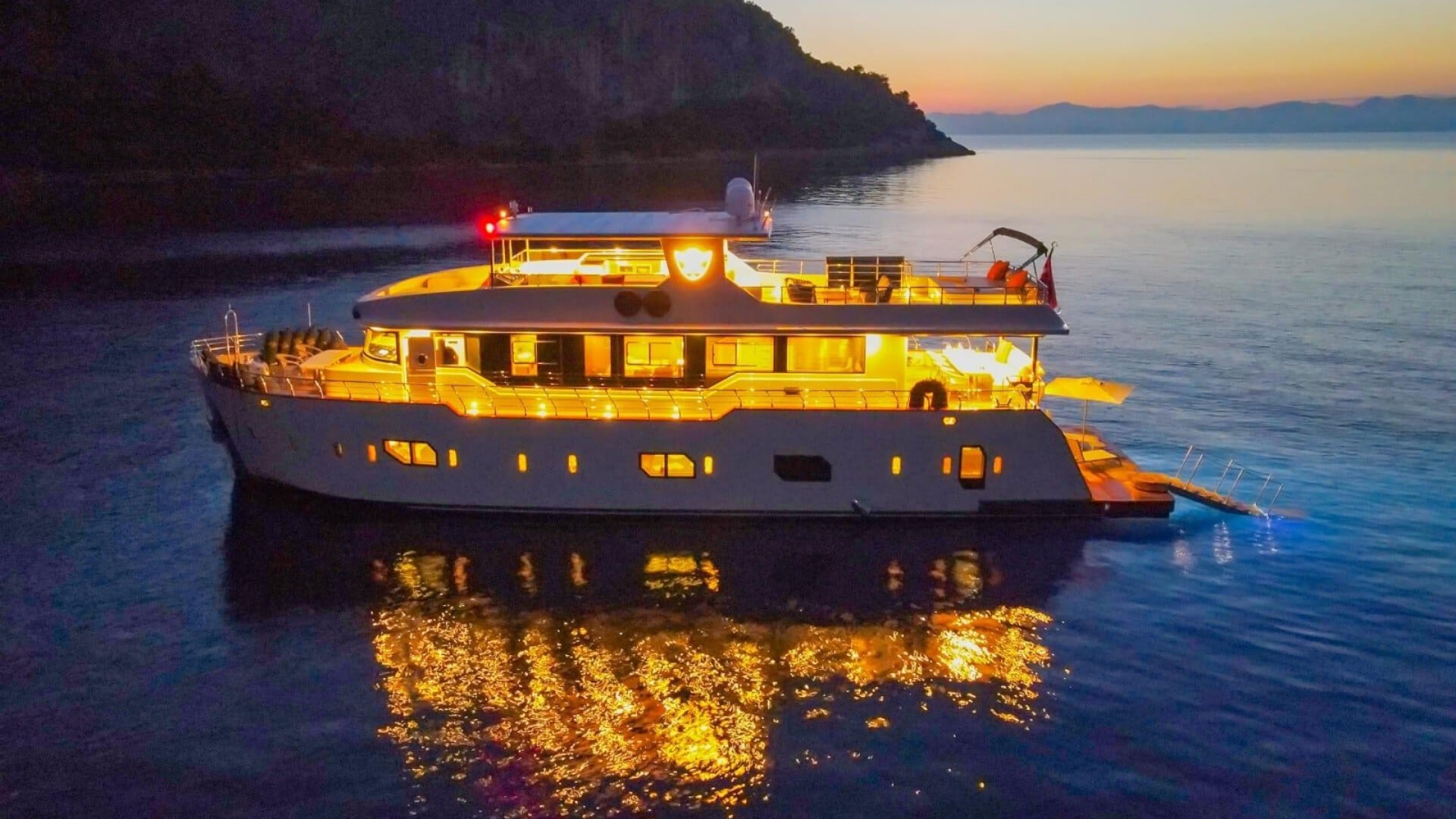 Lux Trawler Kiralama 5 Kabin 26 Metre