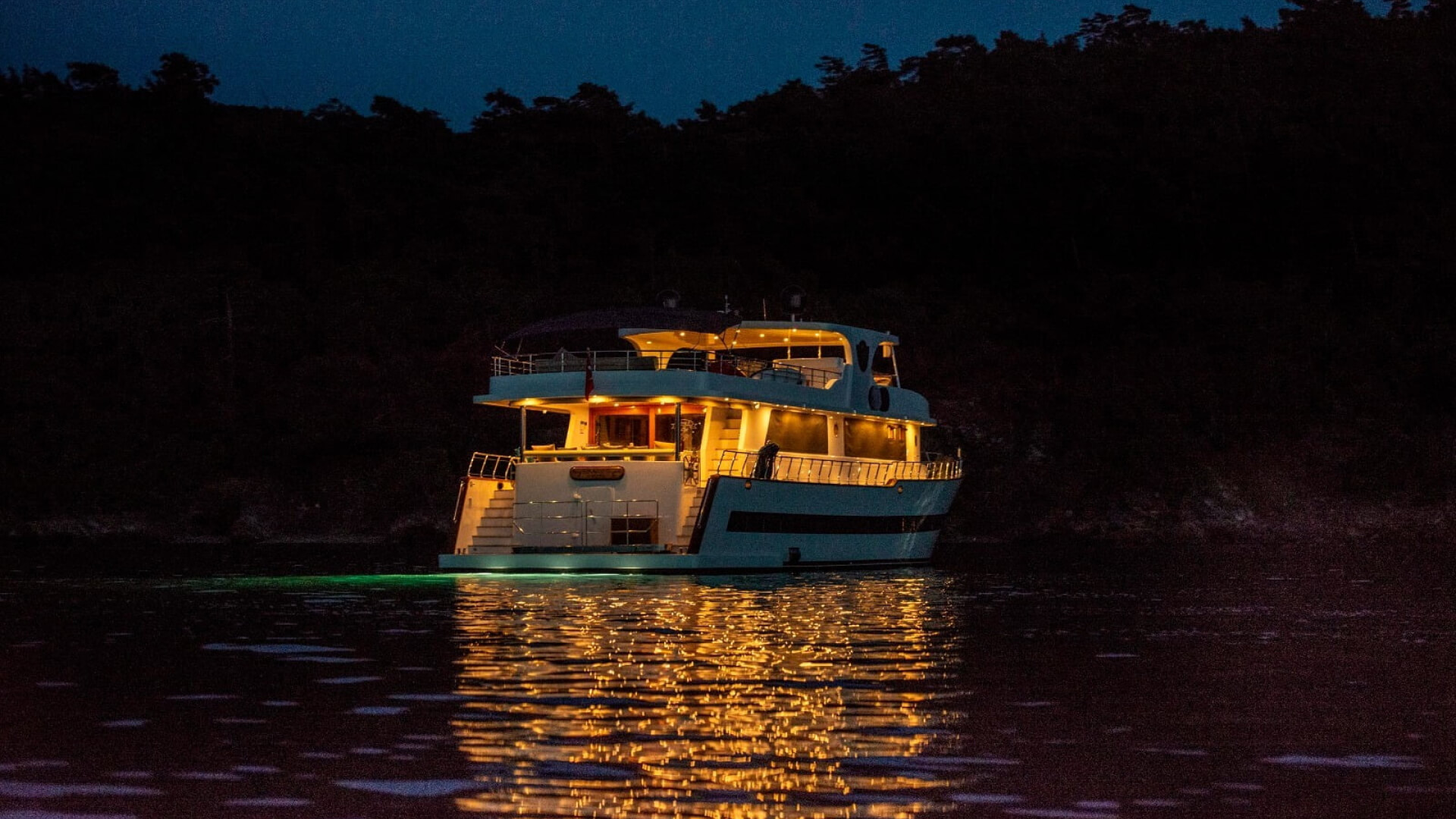 Delux Trawler Kiralama 5 Kabin 25 Metre 
