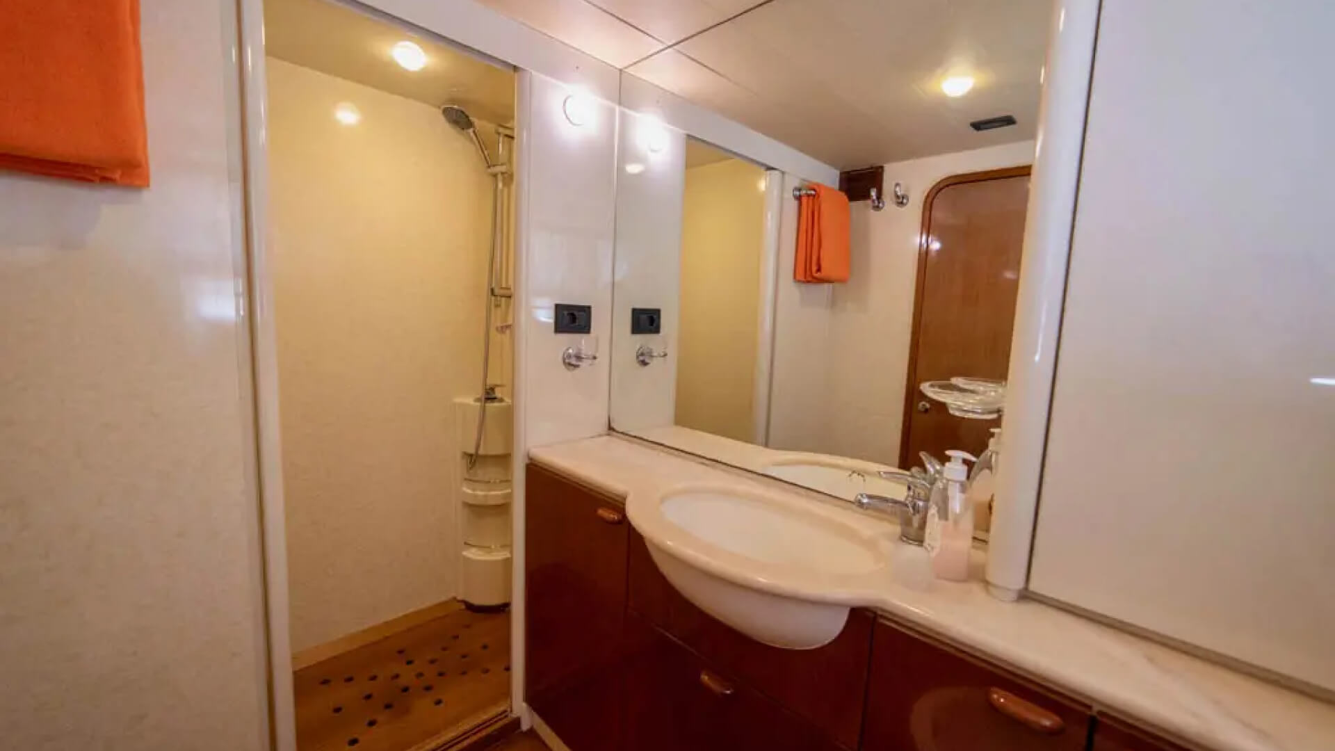 Motoryat Kiralama Deneyimi ve Ferretti 72 Motoryat ile Unutulmaz Bir Tekne Tatili